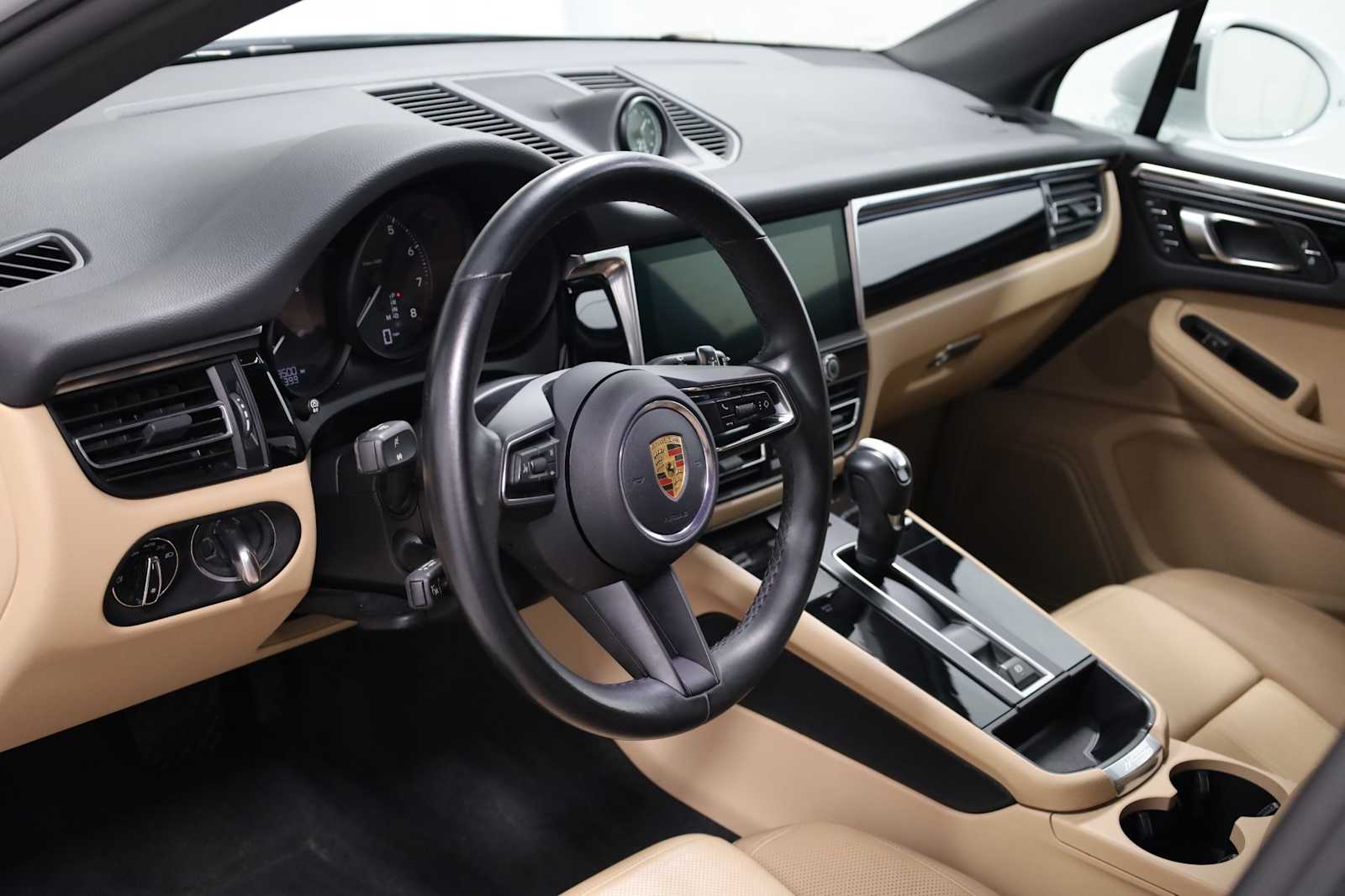 Thumbnail: 2023 Porsche Macan - 4