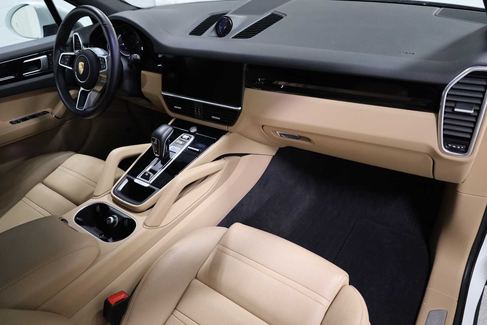Thumbnail: 2022 Porsche Cayenne - 16