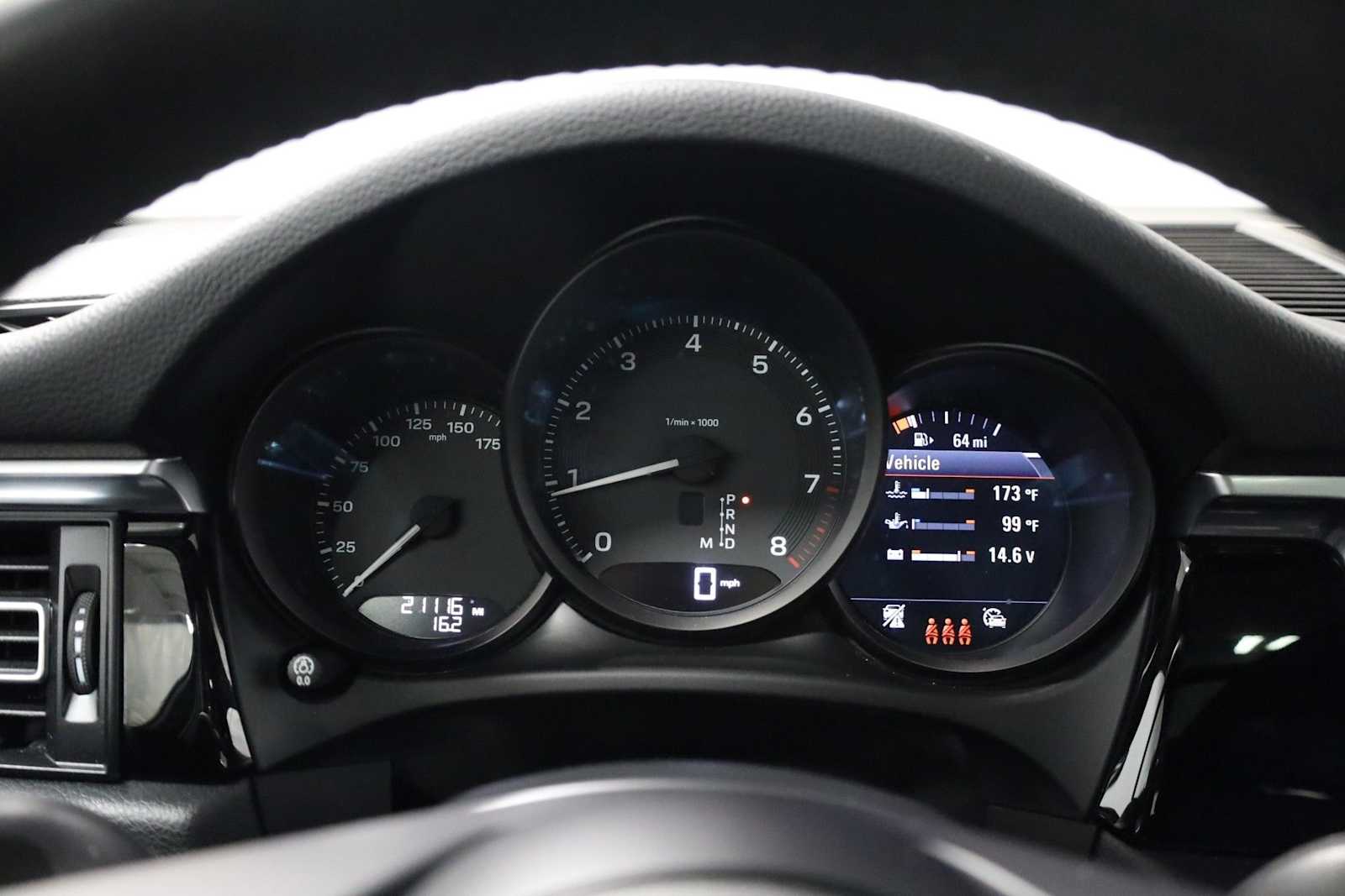 Thumbnail: 2023 Porsche Macan - 24