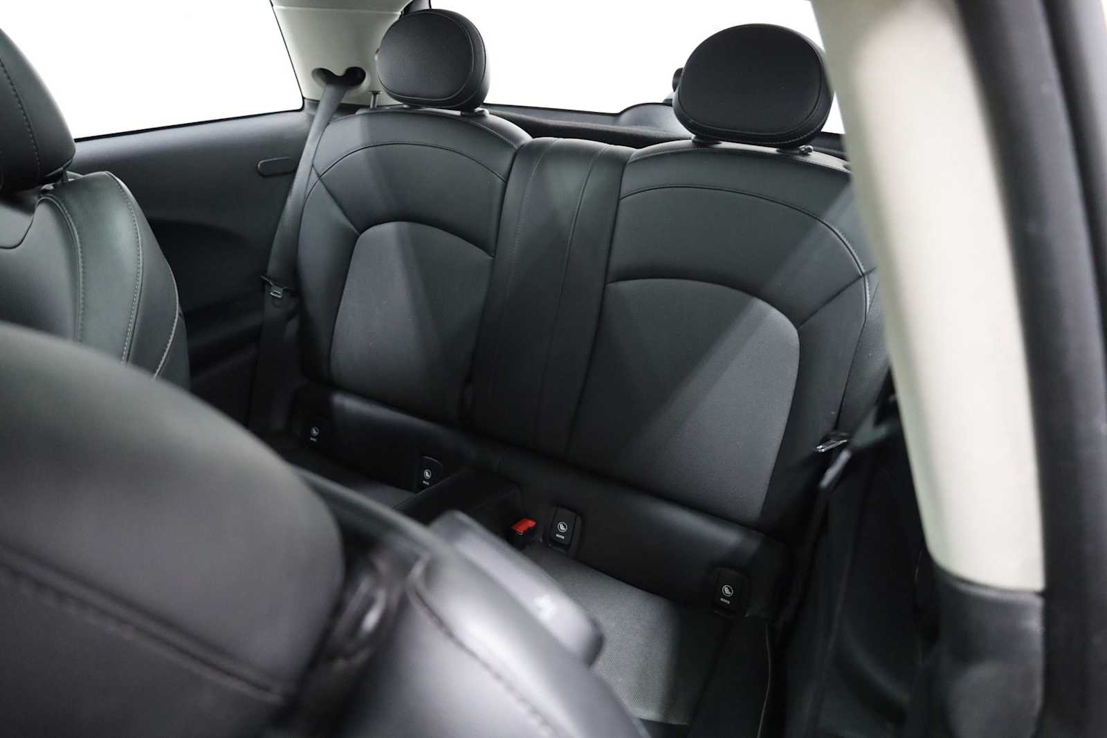 Thumbnail: 2016 MINI Cooper Hardtop - 34