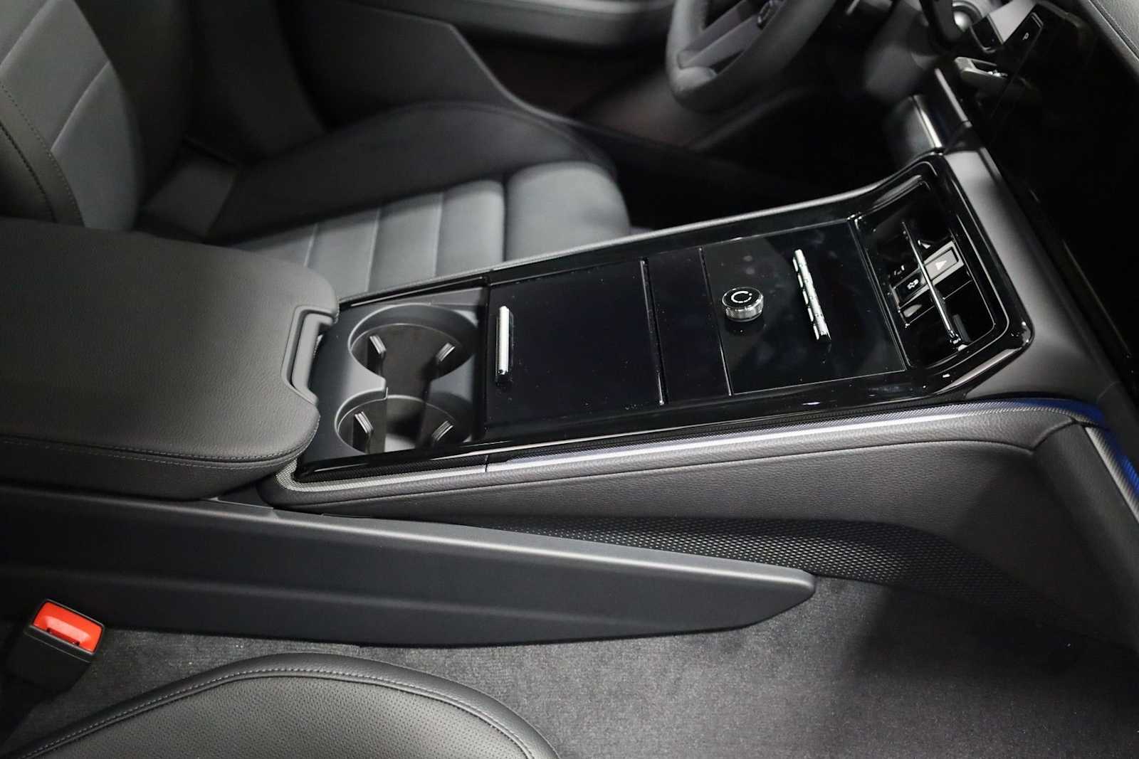 Thumbnail: 2026 Porsche Panamera - 20