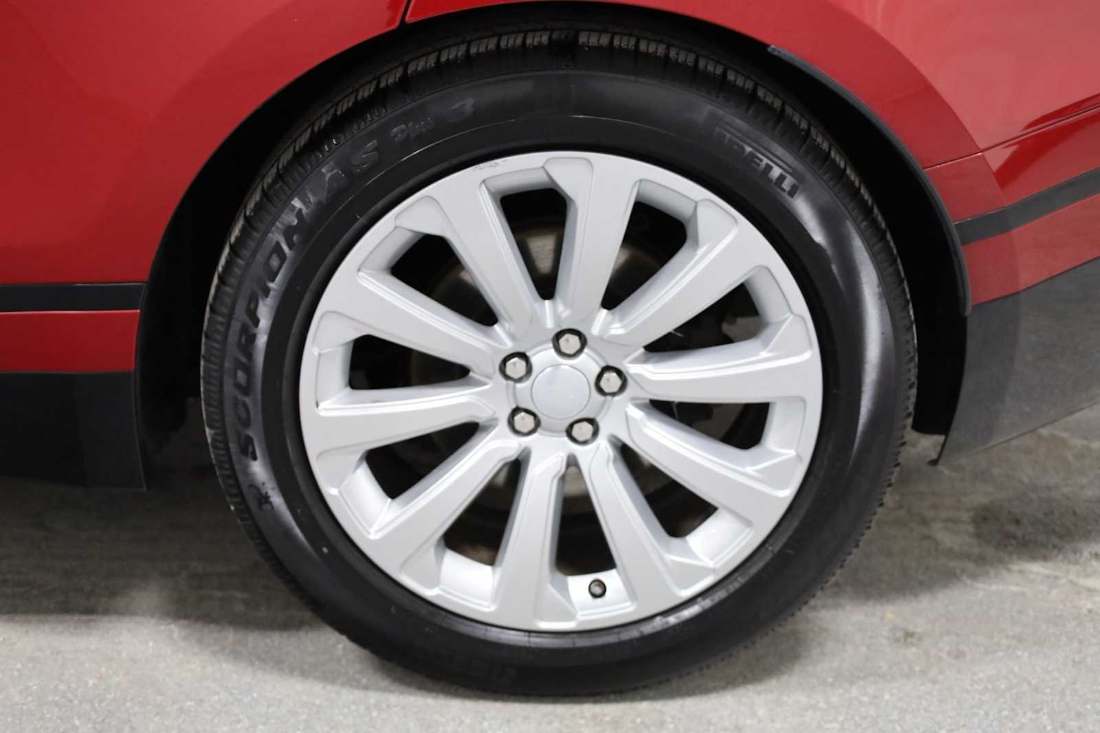 Thumbnail: 2018 Land Rover Range Rover Velar - 37