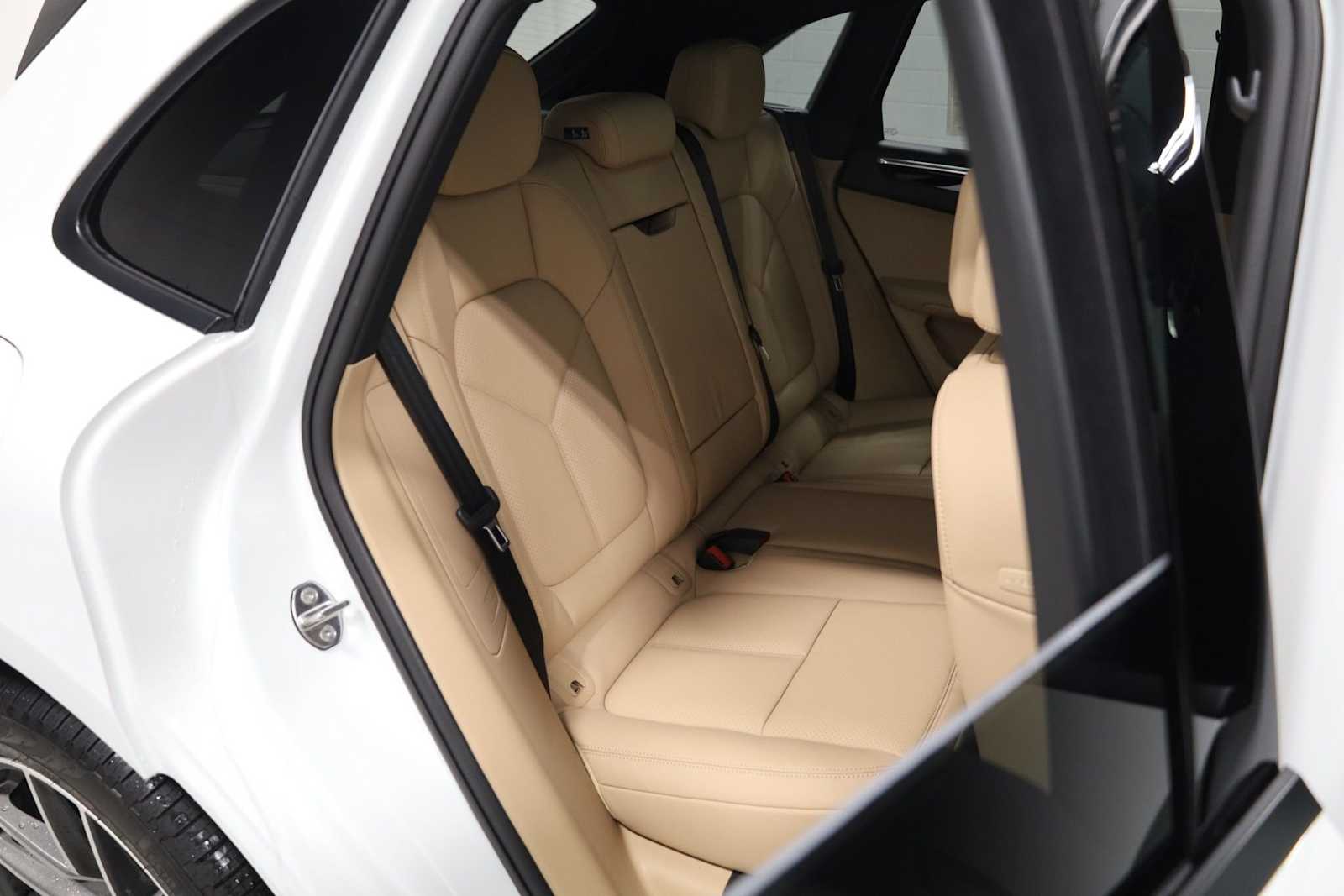 Thumbnail: 2026 Porsche Macan - 37