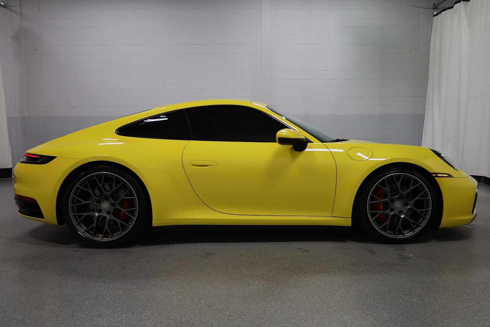 Thumbnail: 2020 Porsche 911 - 10