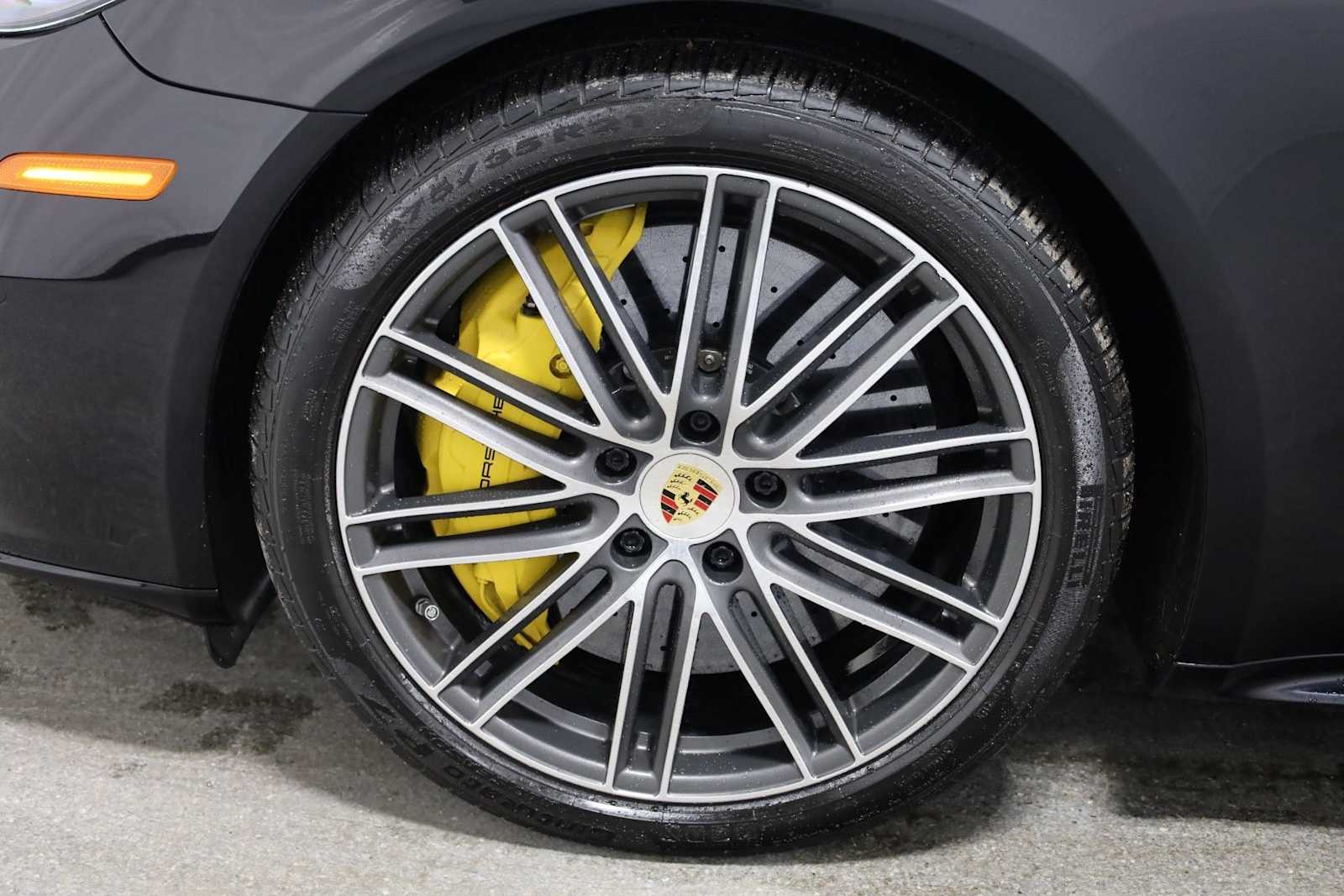 Thumbnail: 2017 Porsche Panamera - 40