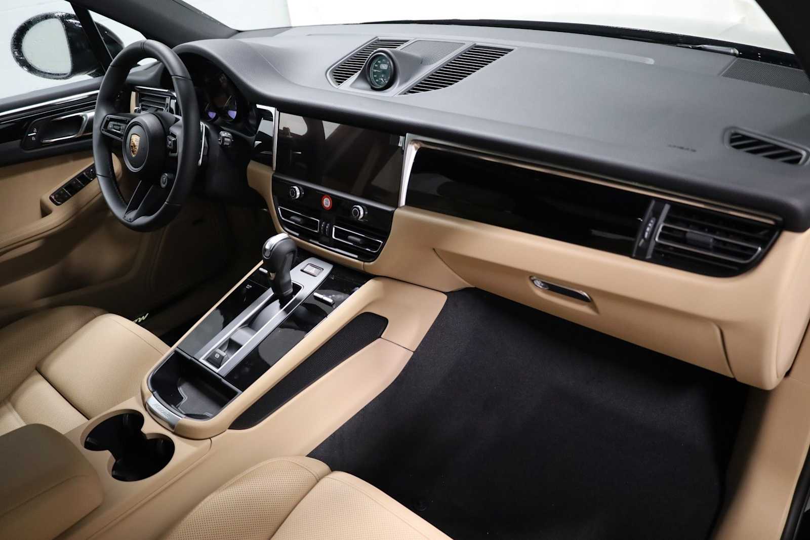 Thumbnail: 2026 Porsche Macan - 6