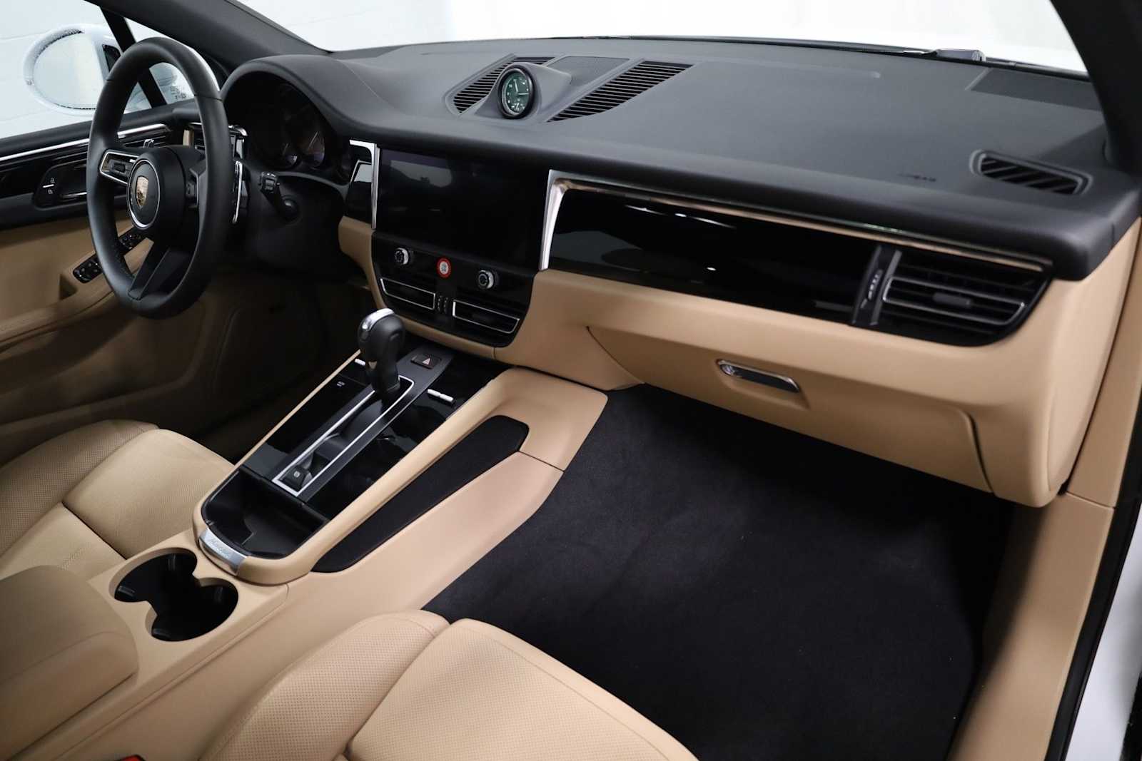 Thumbnail: 2026 Porsche Macan - 6