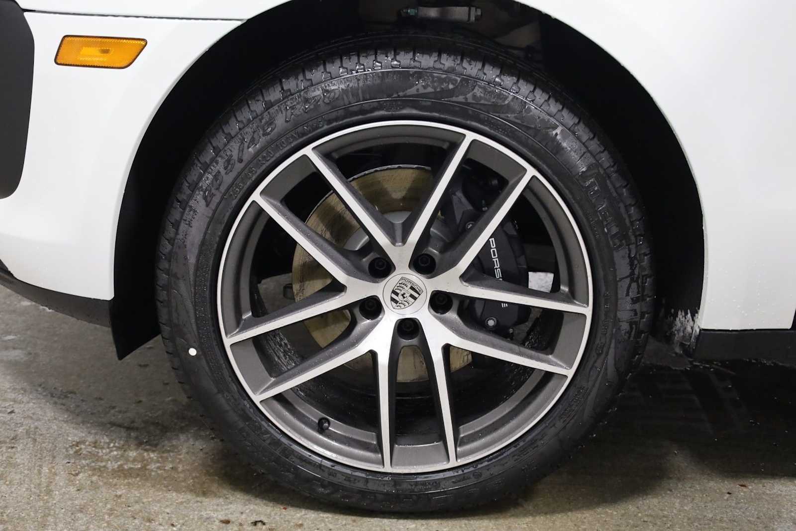 Thumbnail: 2026 Porsche Macan - 40