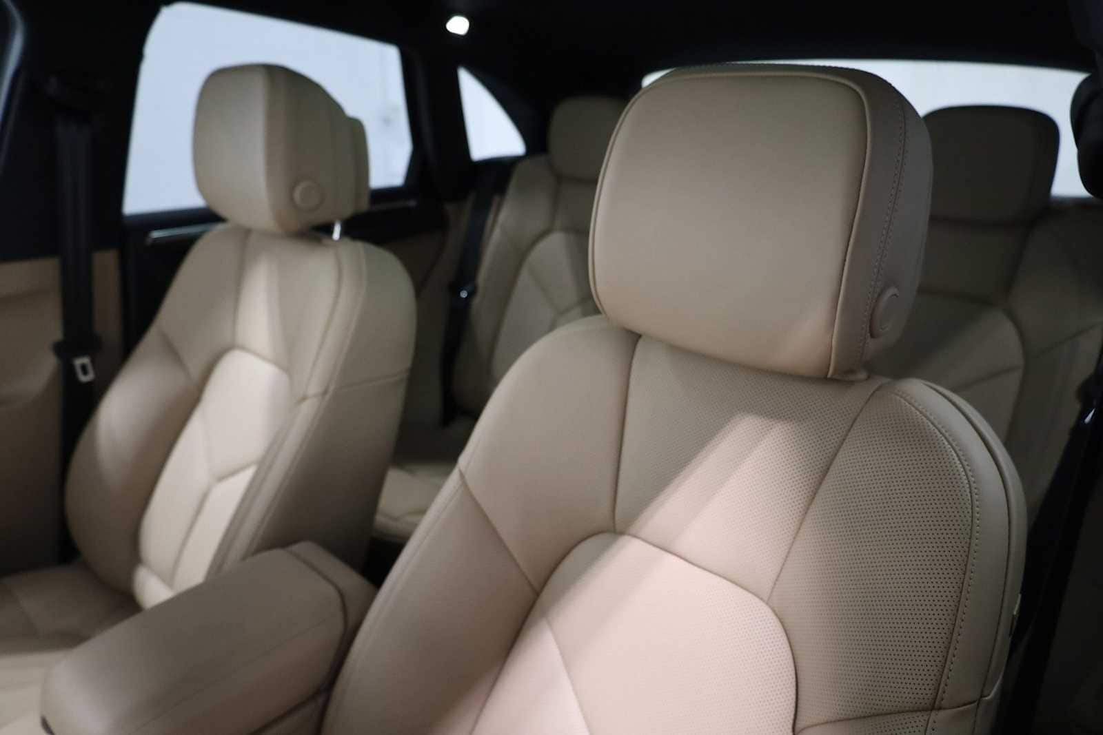 Thumbnail: 2026 Porsche Macan - 19