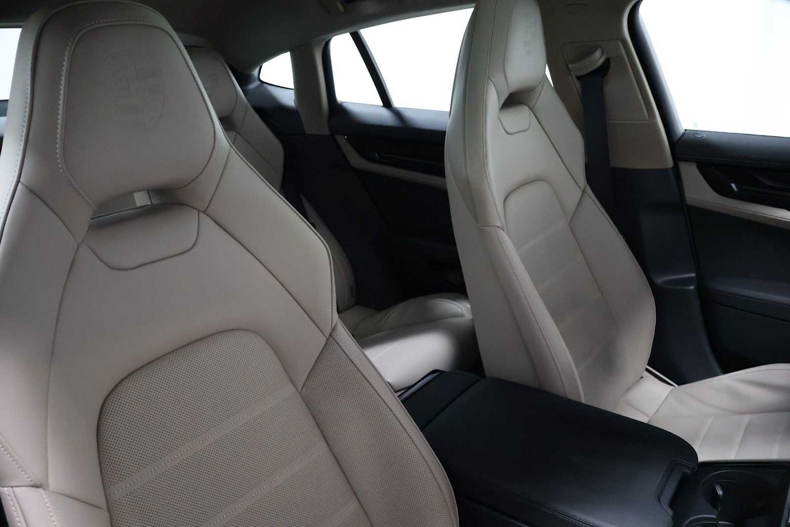 Thumbnail: 2025 Porsche Panamera - 21