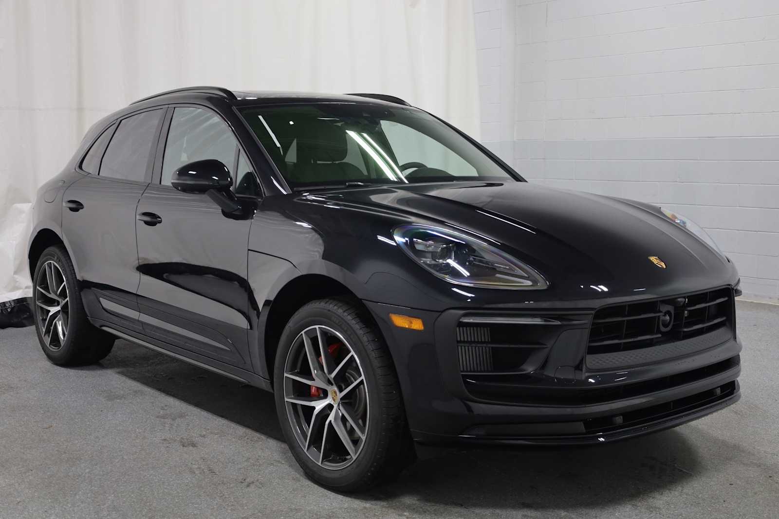 Thumbnail: 2025 Porsche Macan - 13