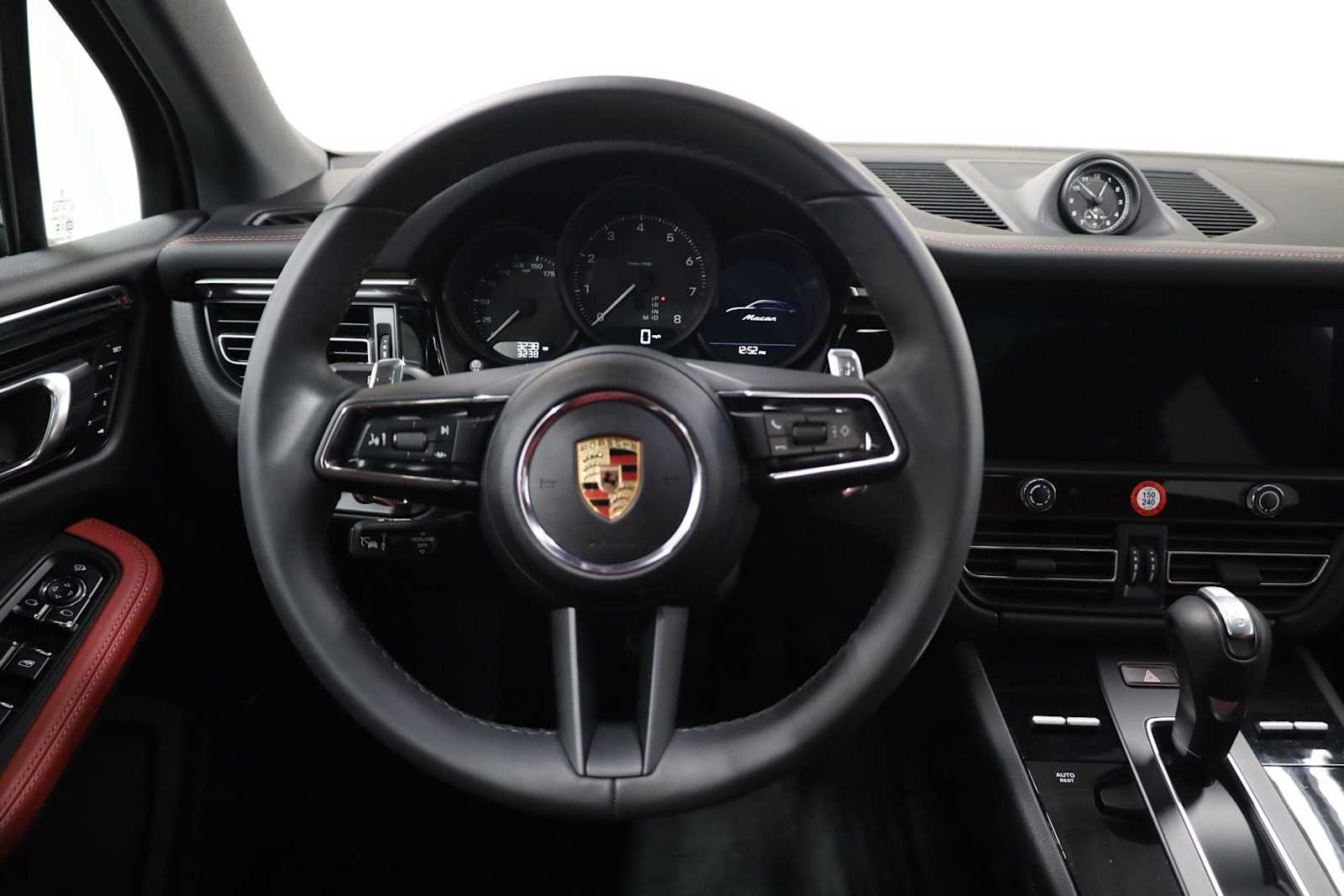 Thumbnail: 2025 Porsche Macan - 25