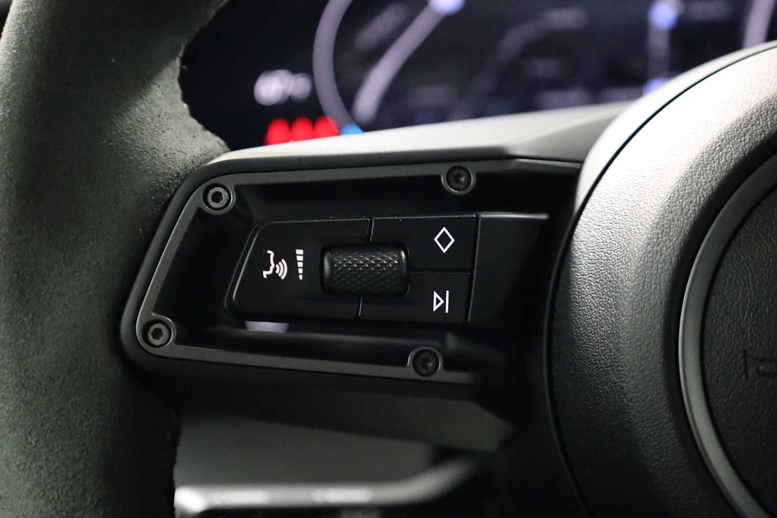 Thumbnail: 2025 Porsche Taycan - 28