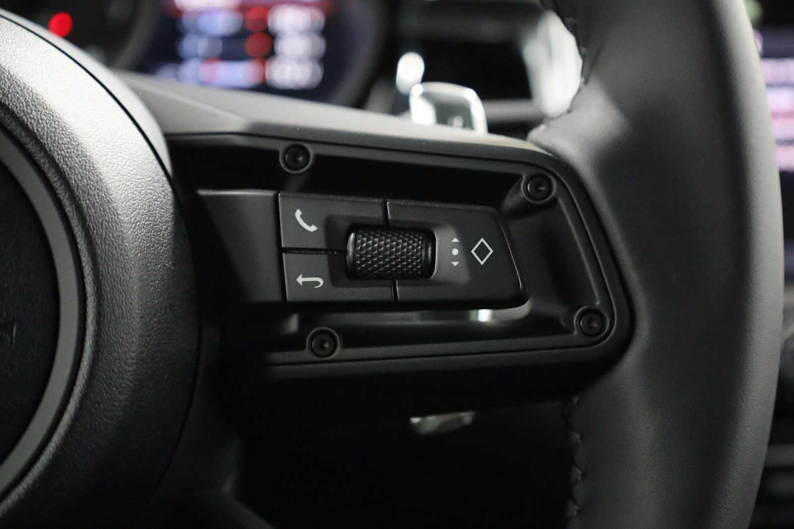 Thumbnail: 2026 Porsche Macan - 28