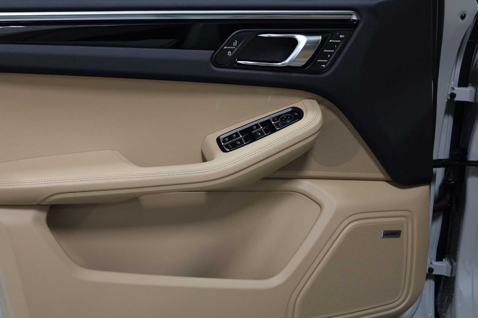 Thumbnail: 2026 Porsche Macan - 17