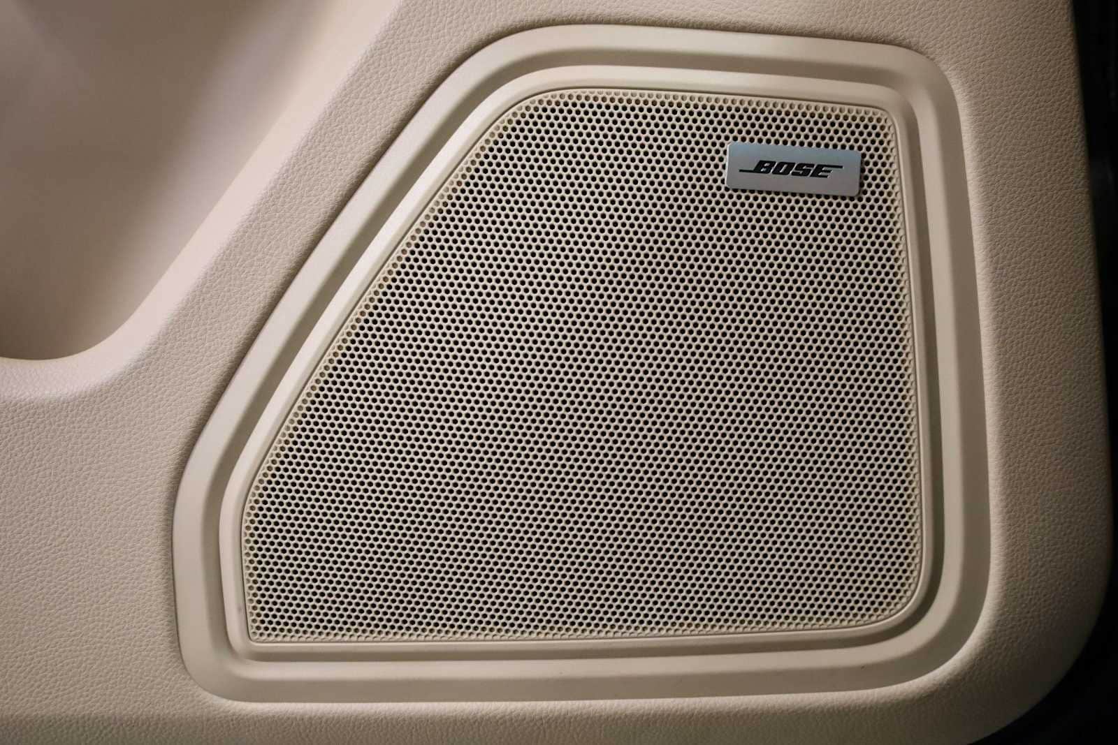 Thumbnail: 2024 Porsche Macan - 17