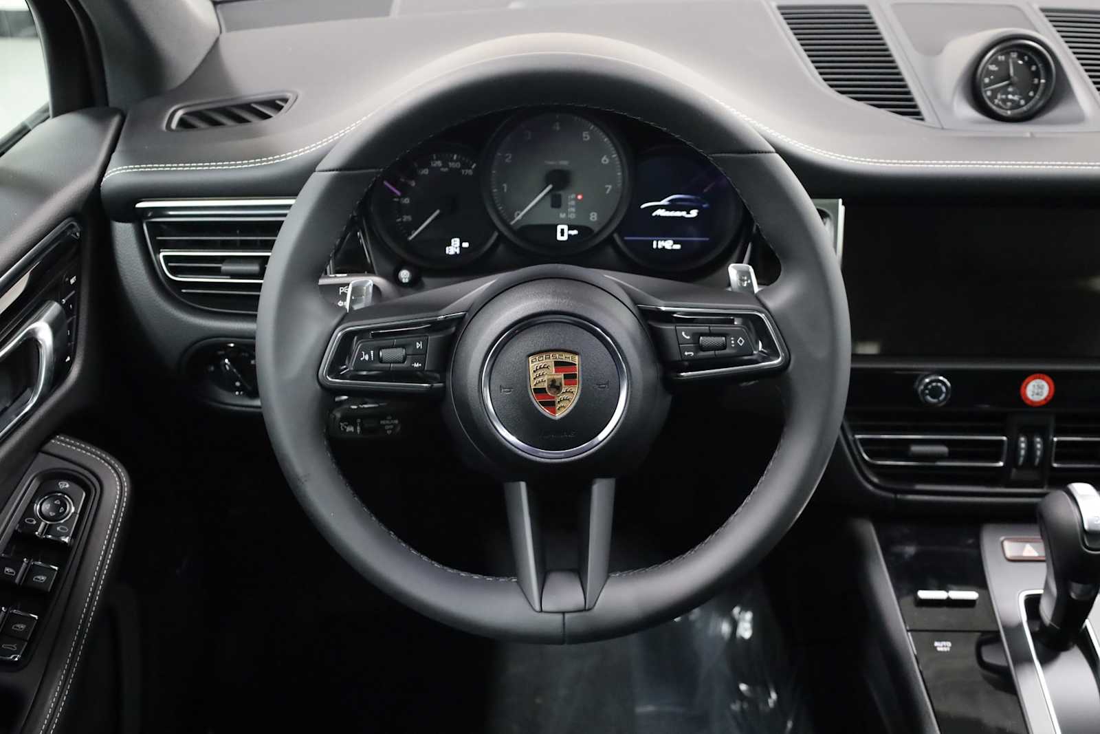 Thumbnail: 2025 Porsche Macan - 25