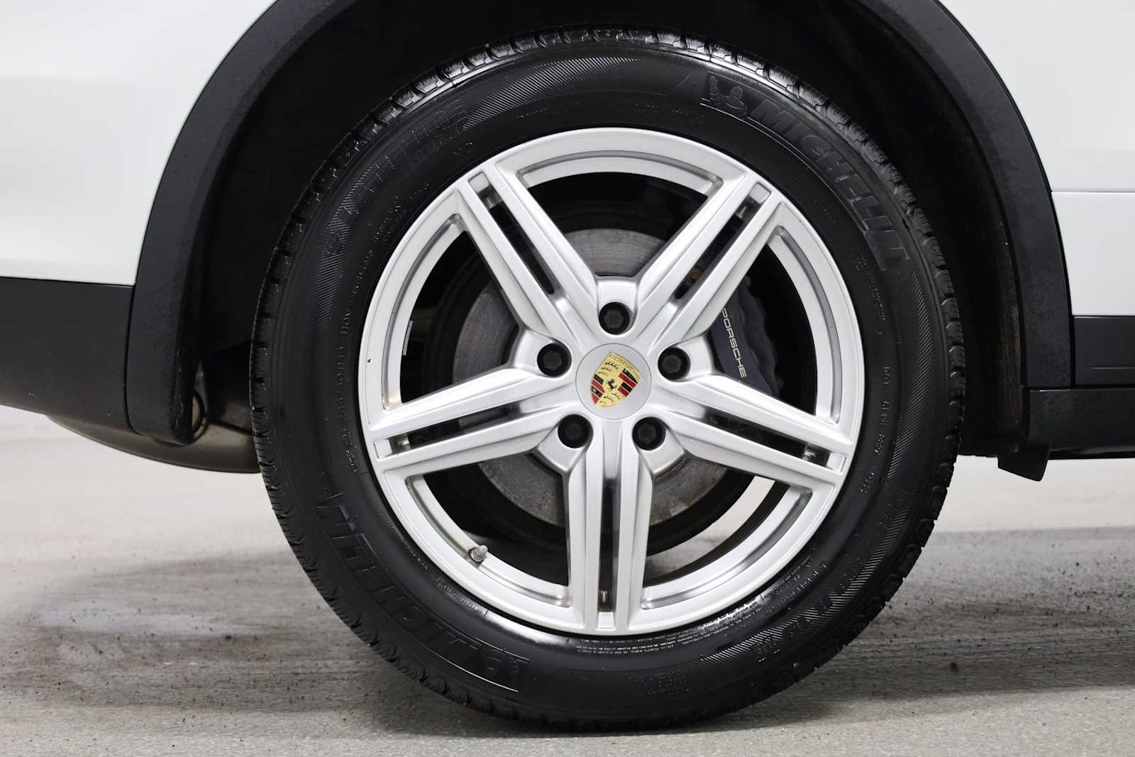 Thumbnail: 2014 Porsche Cayenne - 36