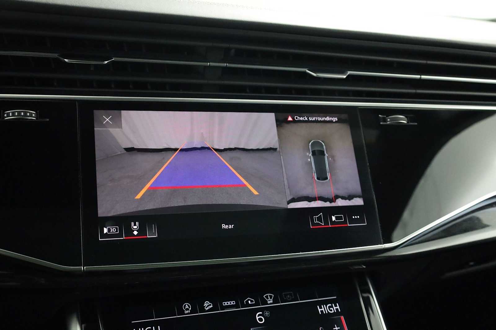 Thumbnail: 2021 Audi Q8 - 32