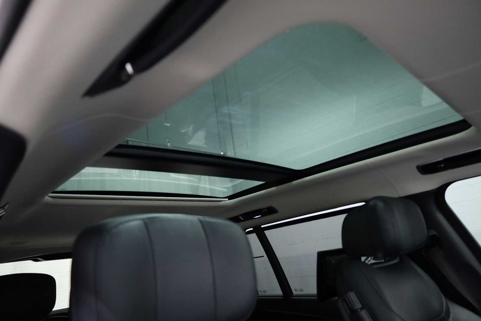 Thumbnail: 2023 Land Rover Range Rover - 19