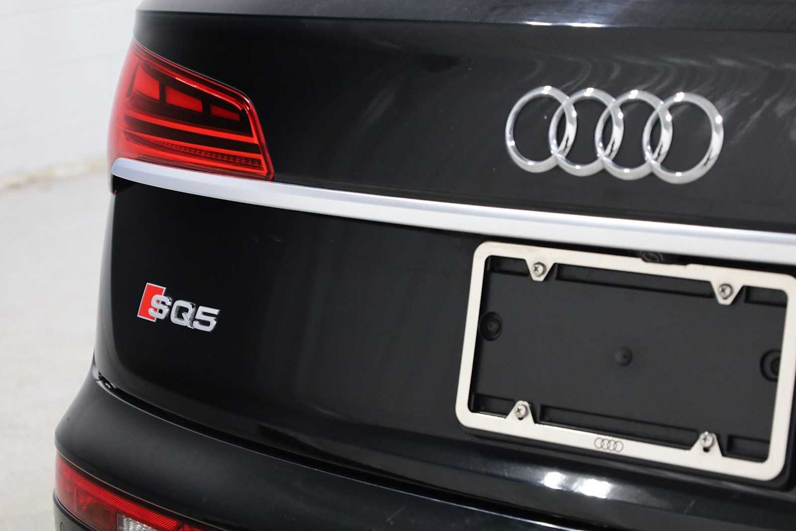 Thumbnail: 2024 Audi SQ5 - 8