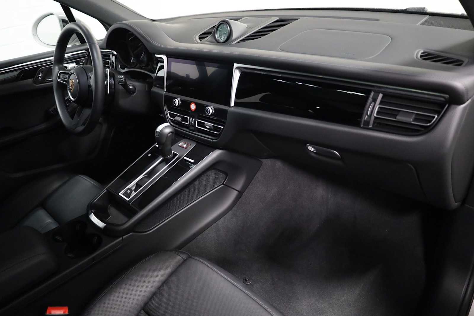 Thumbnail: 2025 Porsche Macan - 6