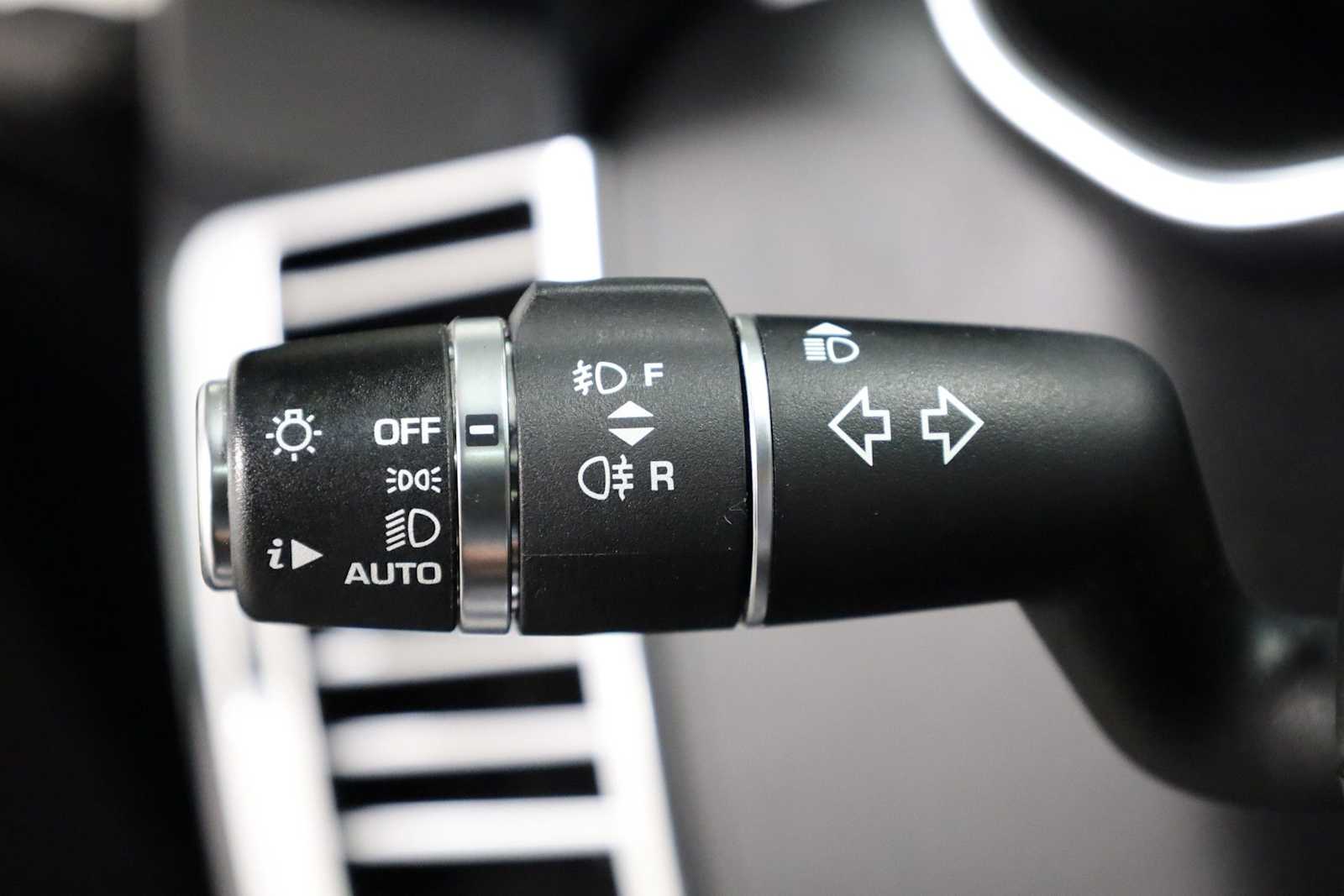 Thumbnail: 2019 Land Rover Range Rover - 29