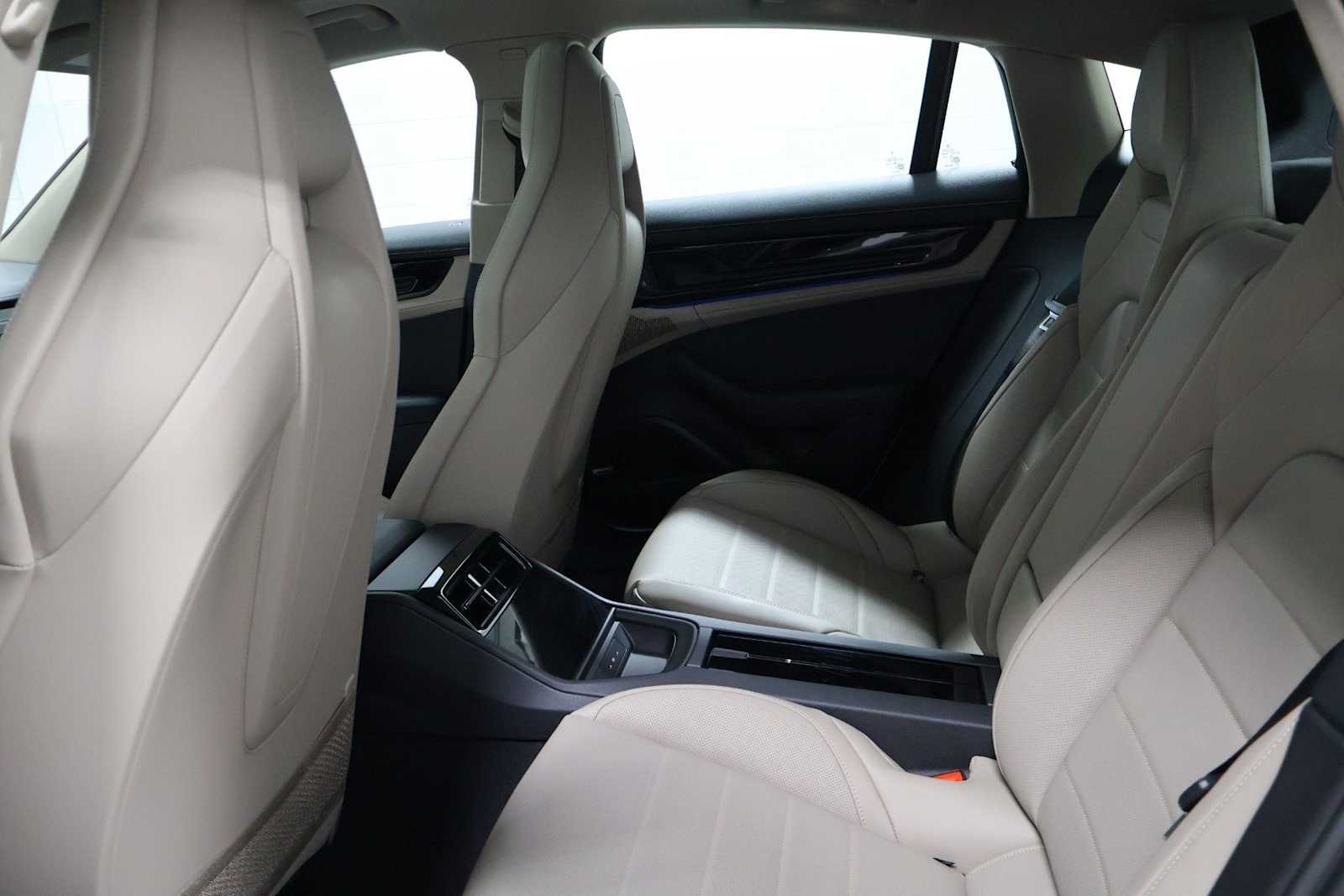 Thumbnail: 2025 Porsche Panamera - 33