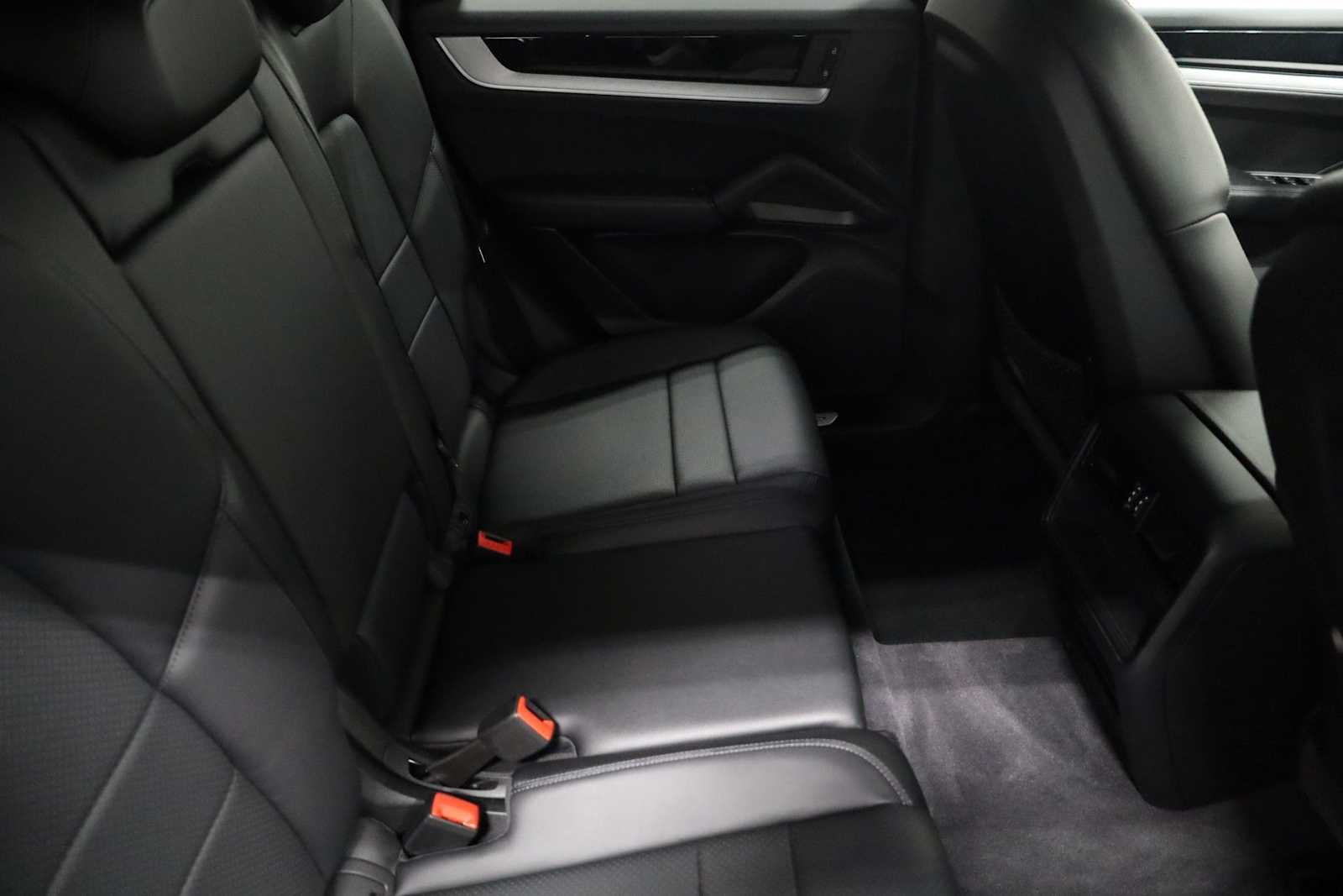 Thumbnail: 2024 Porsche Cayenne - 32