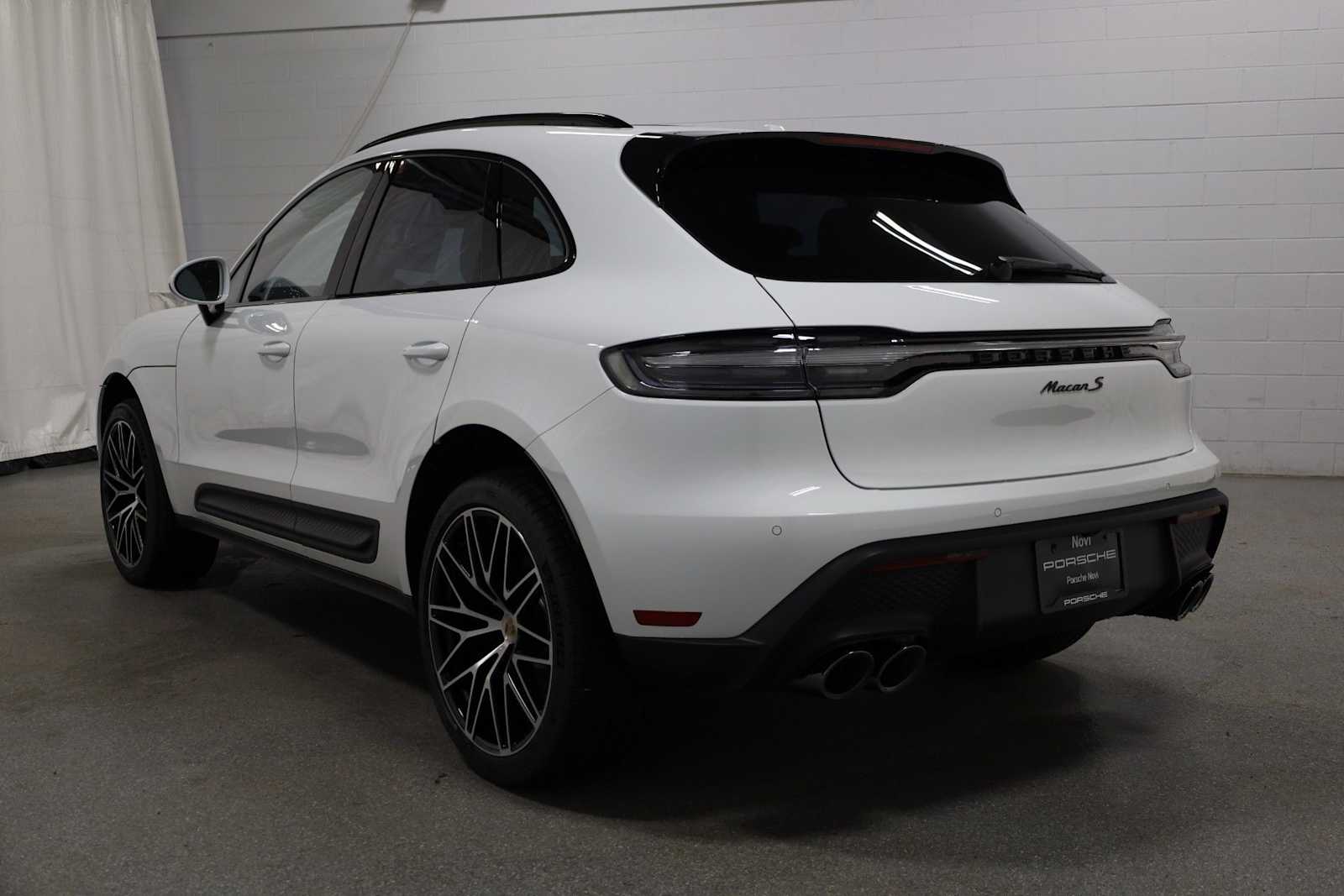 Thumbnail: 2026 Porsche Macan - 3