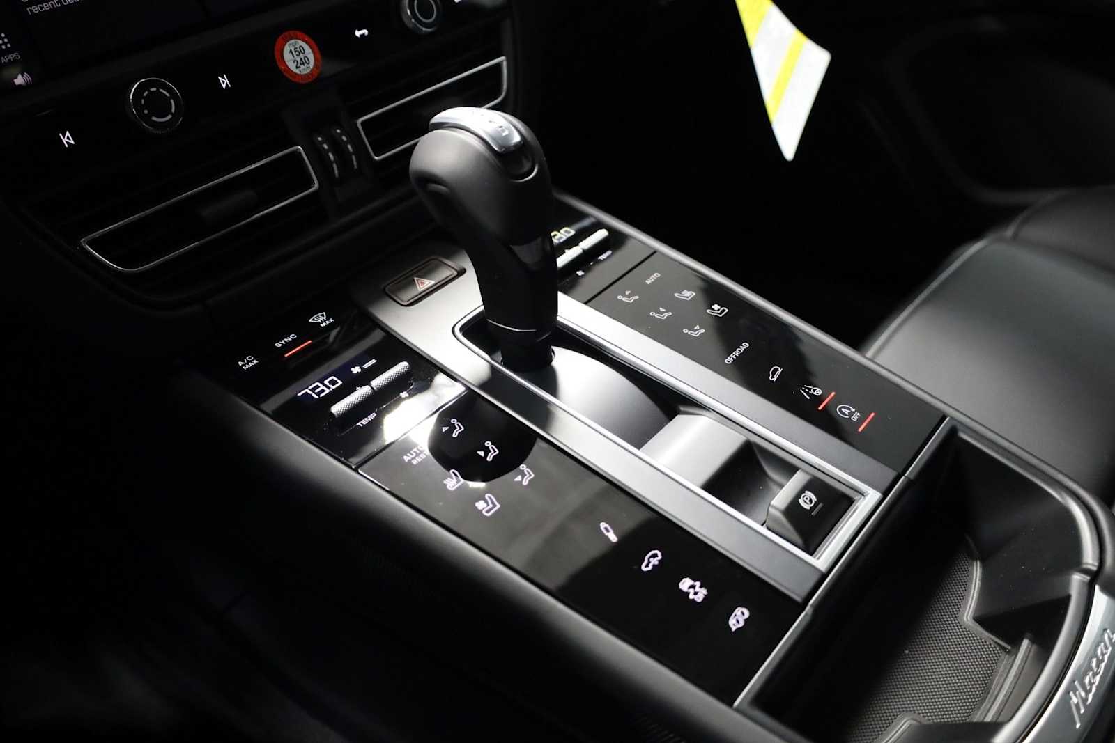 Thumbnail: 2025 Porsche Macan - 31