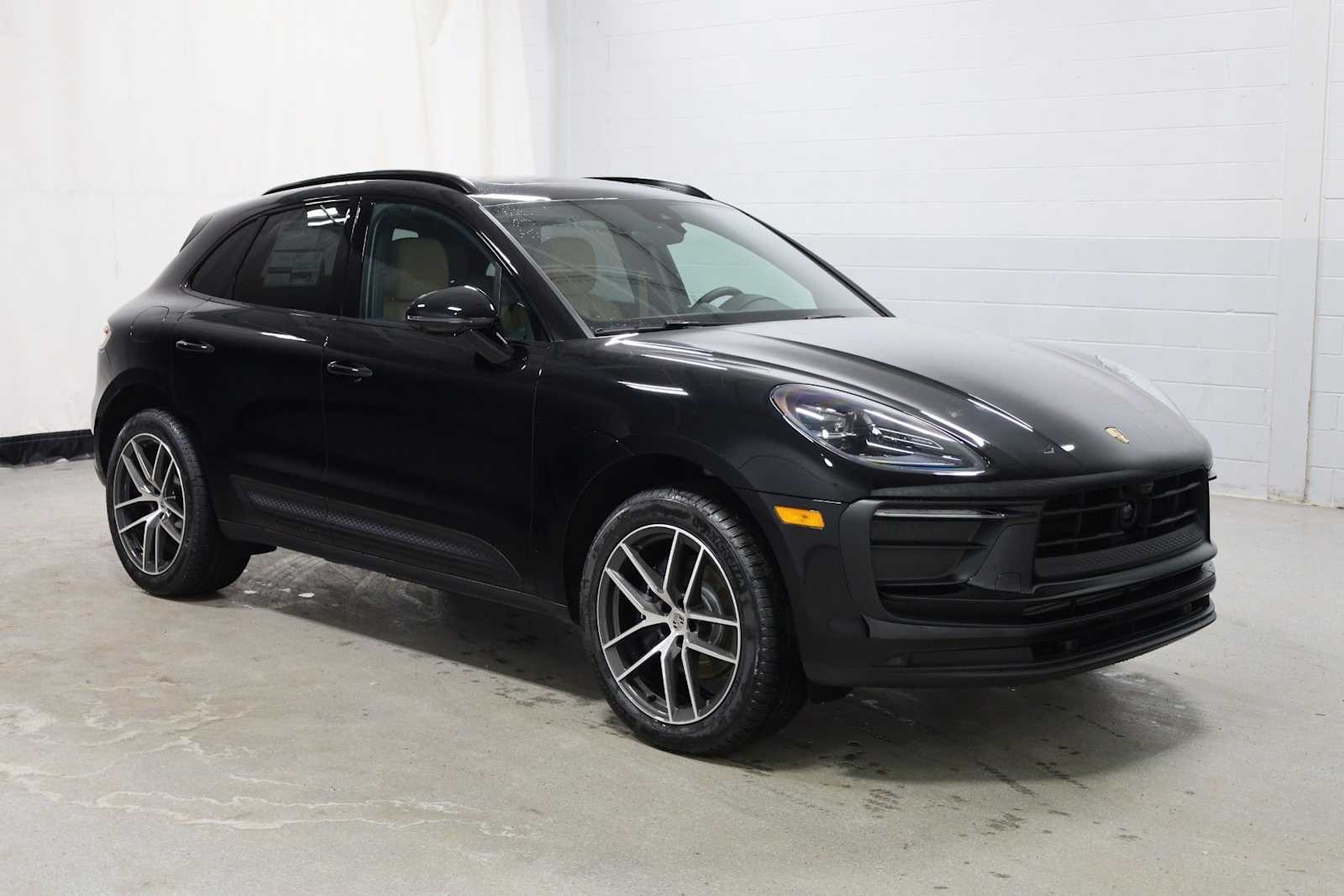 Thumbnail: 2026 Porsche Macan - 13