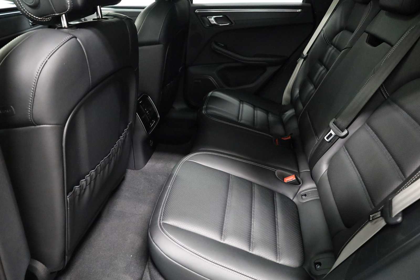 Thumbnail: 2025 Porsche Macan - 36