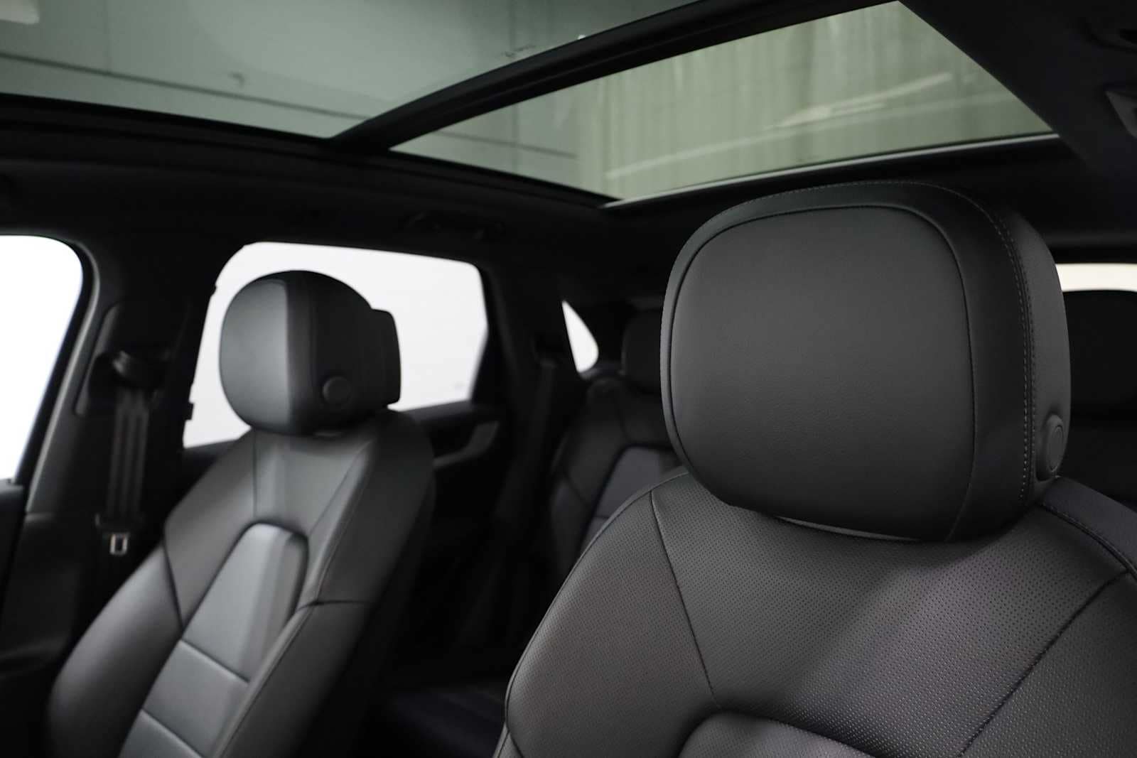 Thumbnail: 2024 Porsche Cayenne - 19