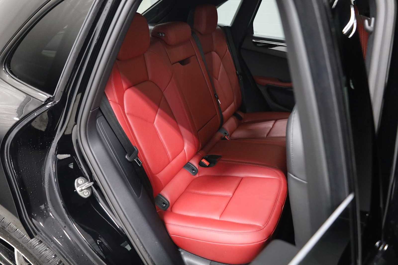 Thumbnail: 2025 Porsche Macan - 37