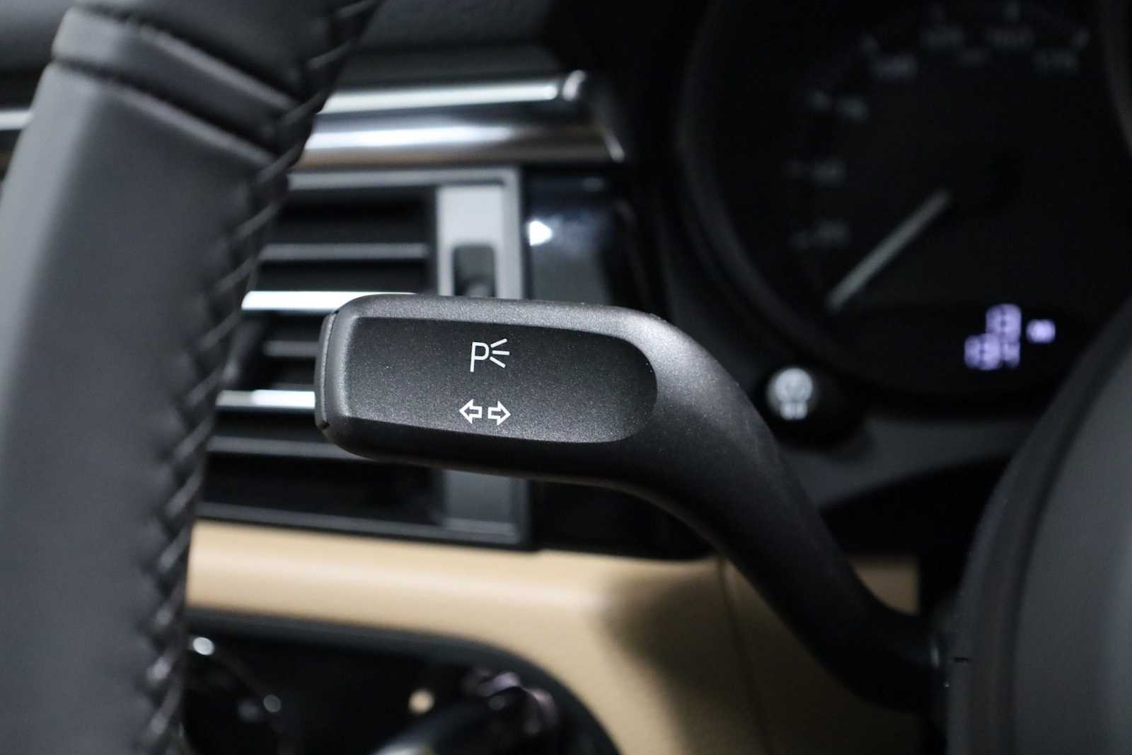 Thumbnail: 2026 Porsche Macan - 31