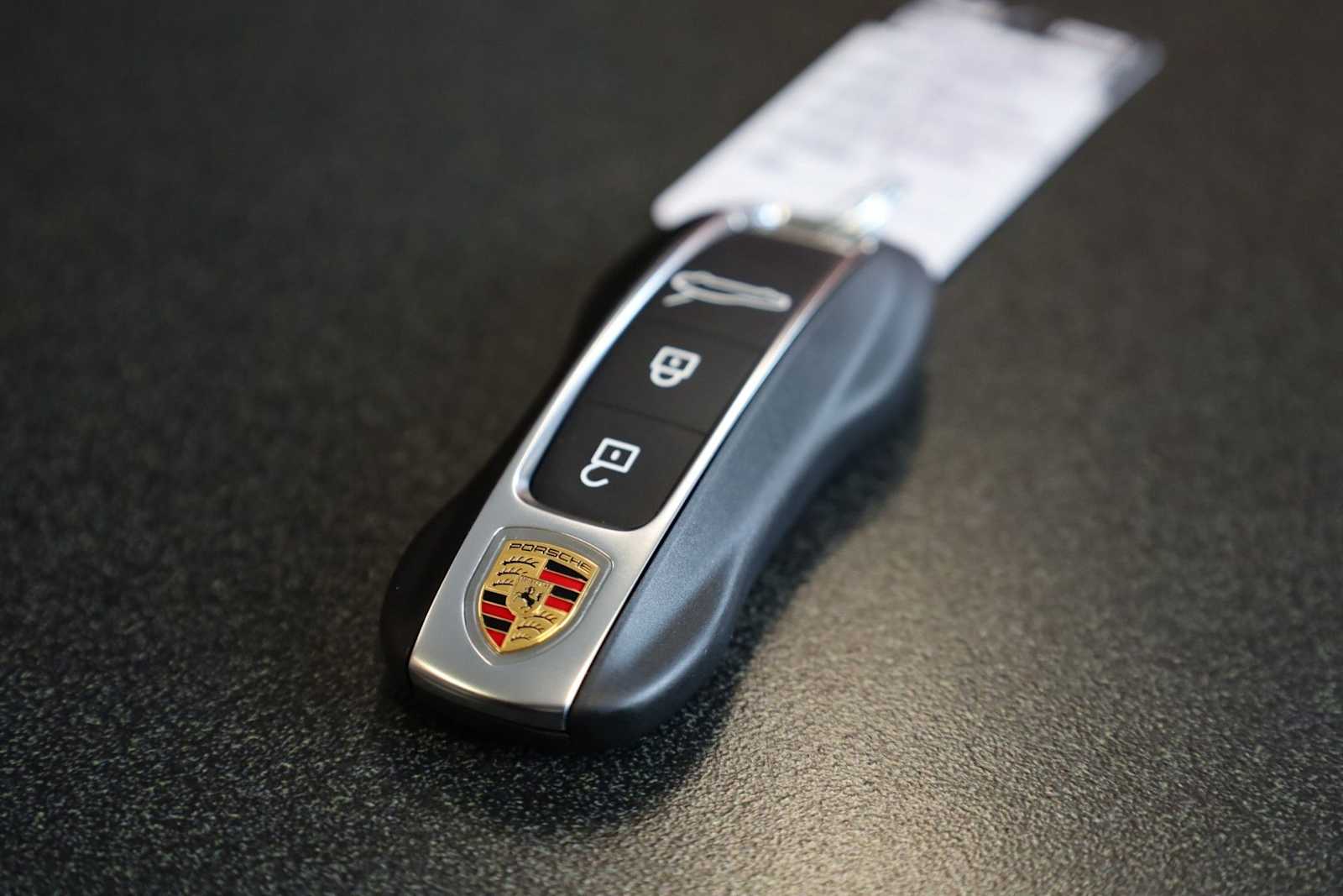 Thumbnail: 2026 Porsche Panamera - 43