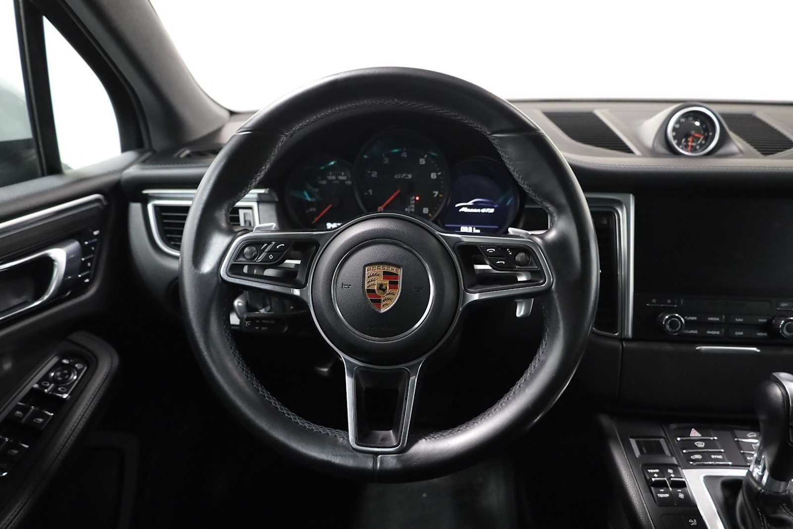 Thumbnail: 2018 Porsche Macan - 25