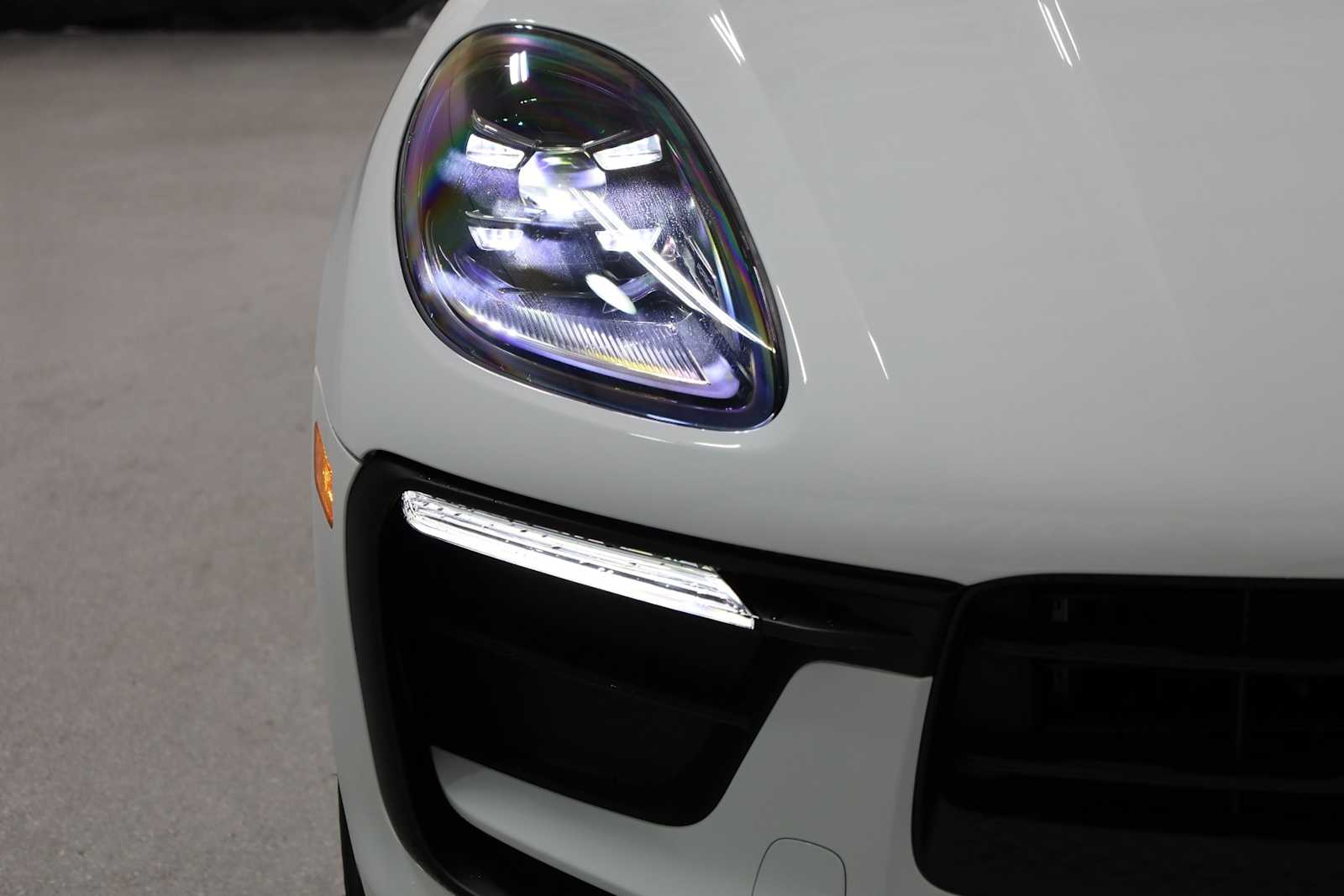 Thumbnail: 2026 Porsche Macan - 15