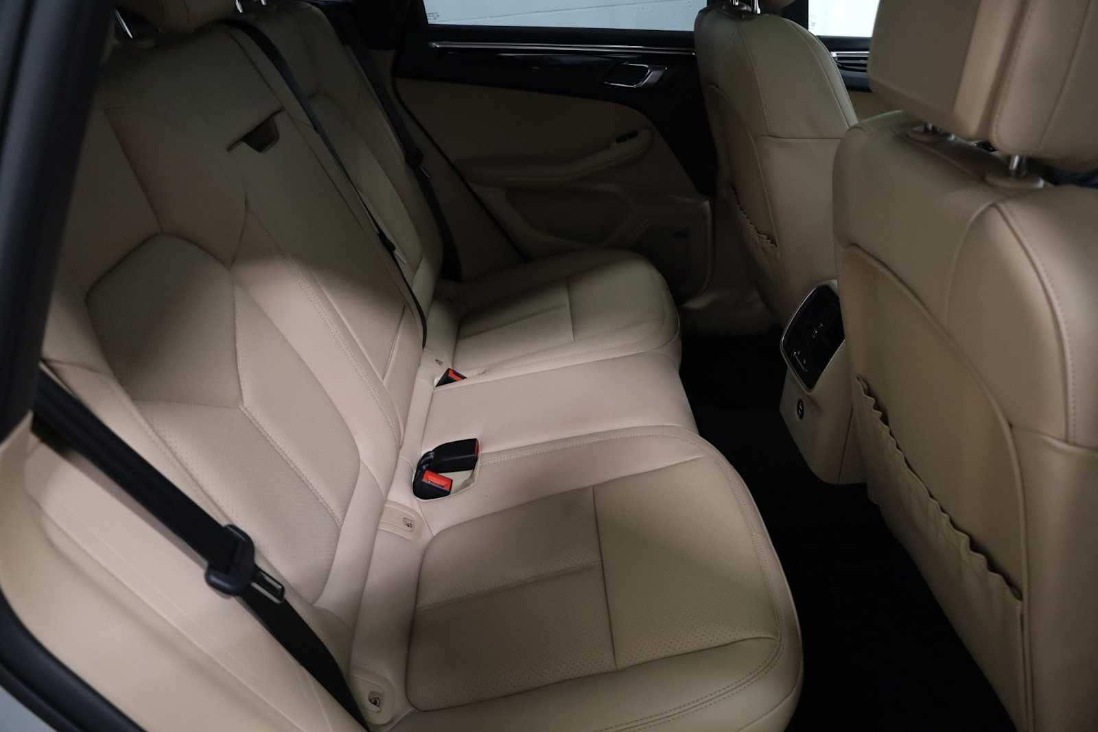 Thumbnail: 2026 Porsche Macan - 38