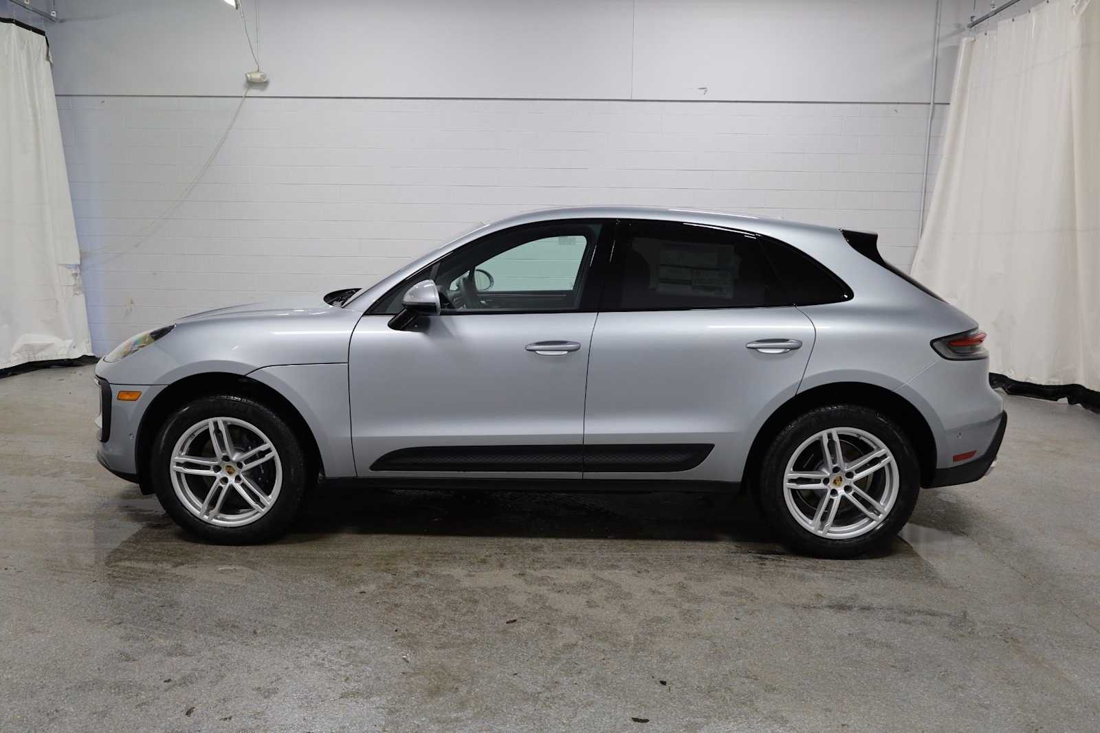 Thumbnail: 2026 Porsche Macan - 2