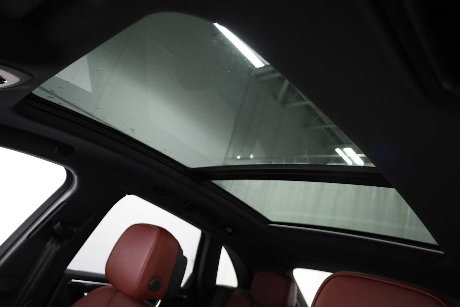 Thumbnail: 2026 Porsche Macan - 20