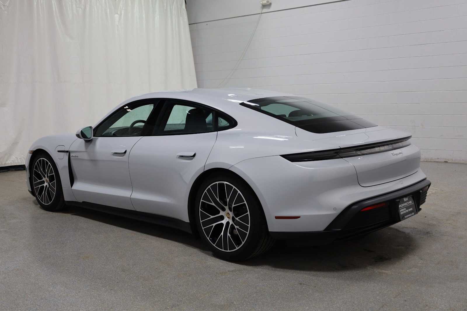 Thumbnail: 2025 Porsche Taycan - 3