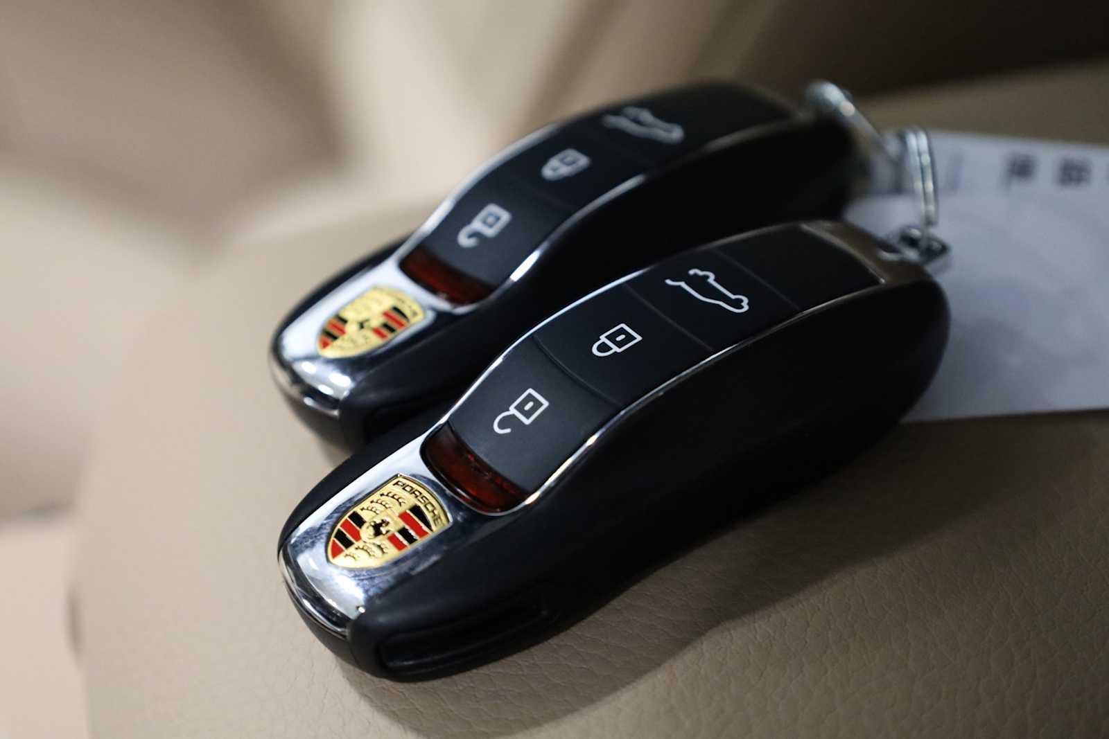 Thumbnail: 2026 Porsche Macan - 42