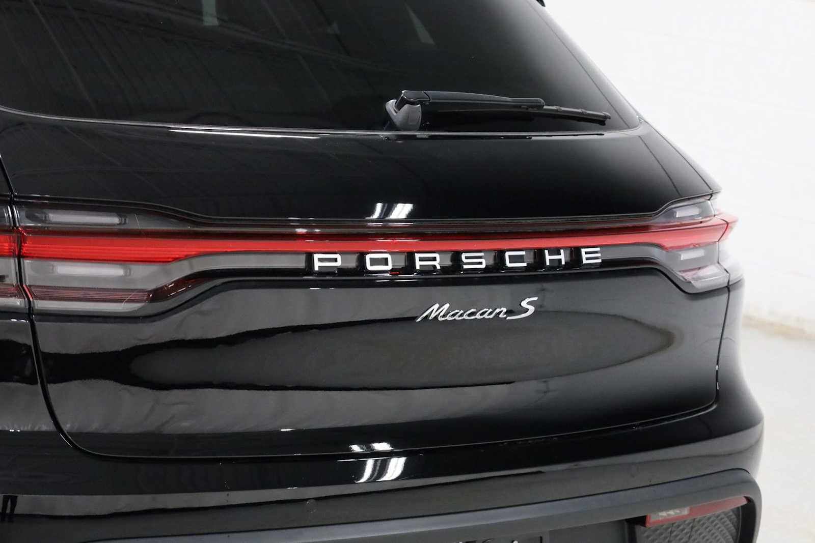 Thumbnail: 2026 Porsche Macan - 8
