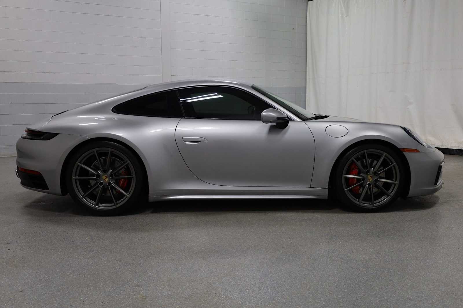 Thumbnail: 2024 Porsche 911 - 10