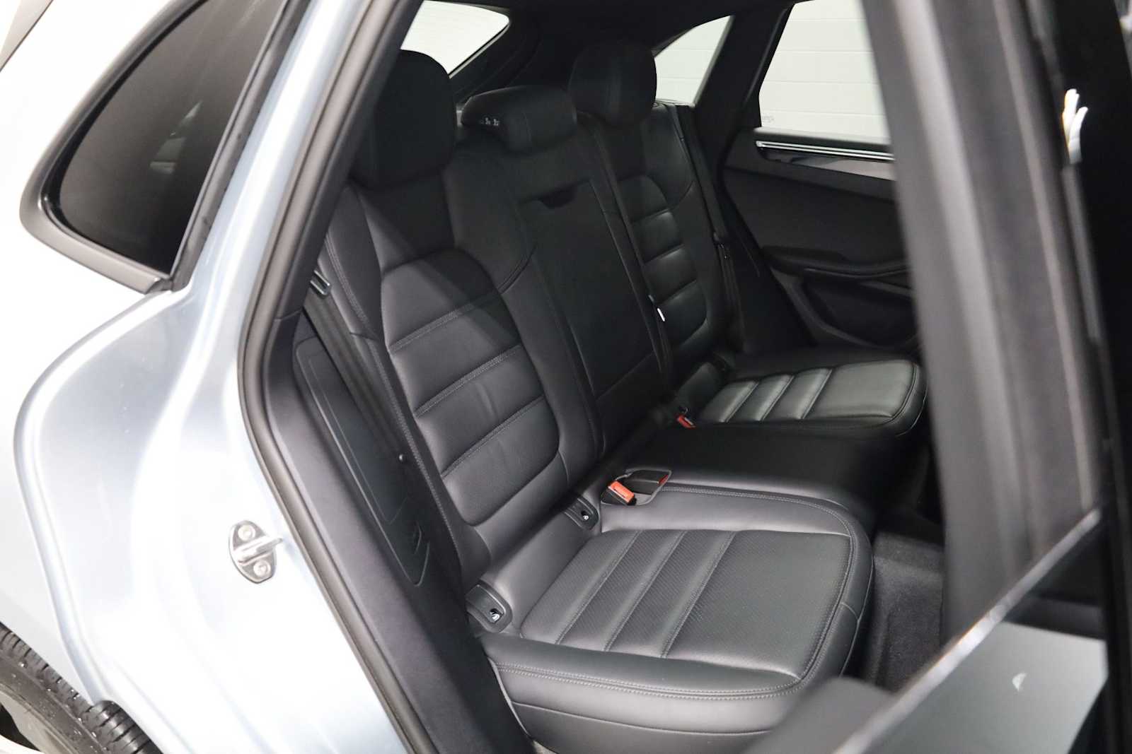 Thumbnail: 2023 Porsche Macan - 37