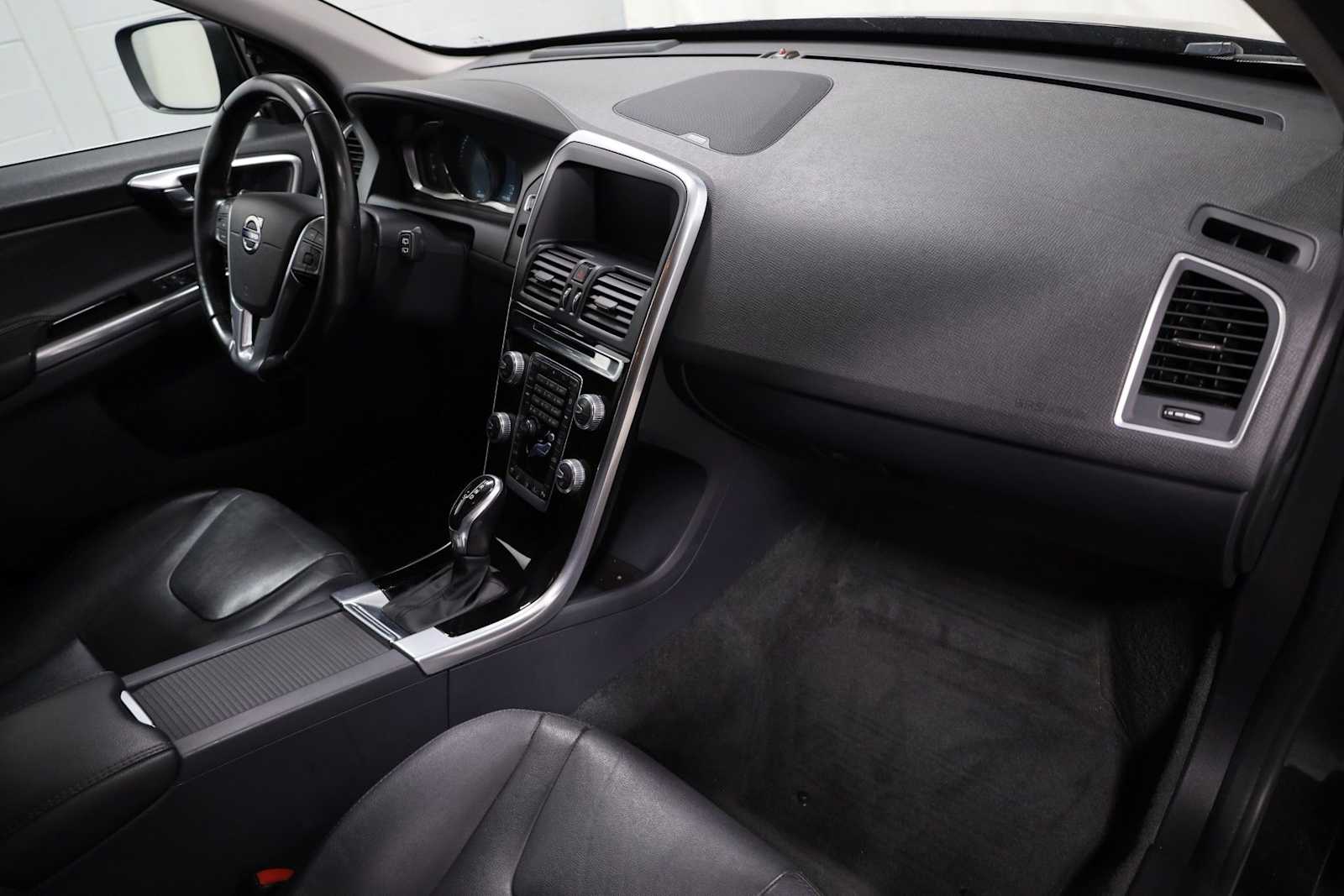 Thumbnail: 2016 Volvo XC60 - 6