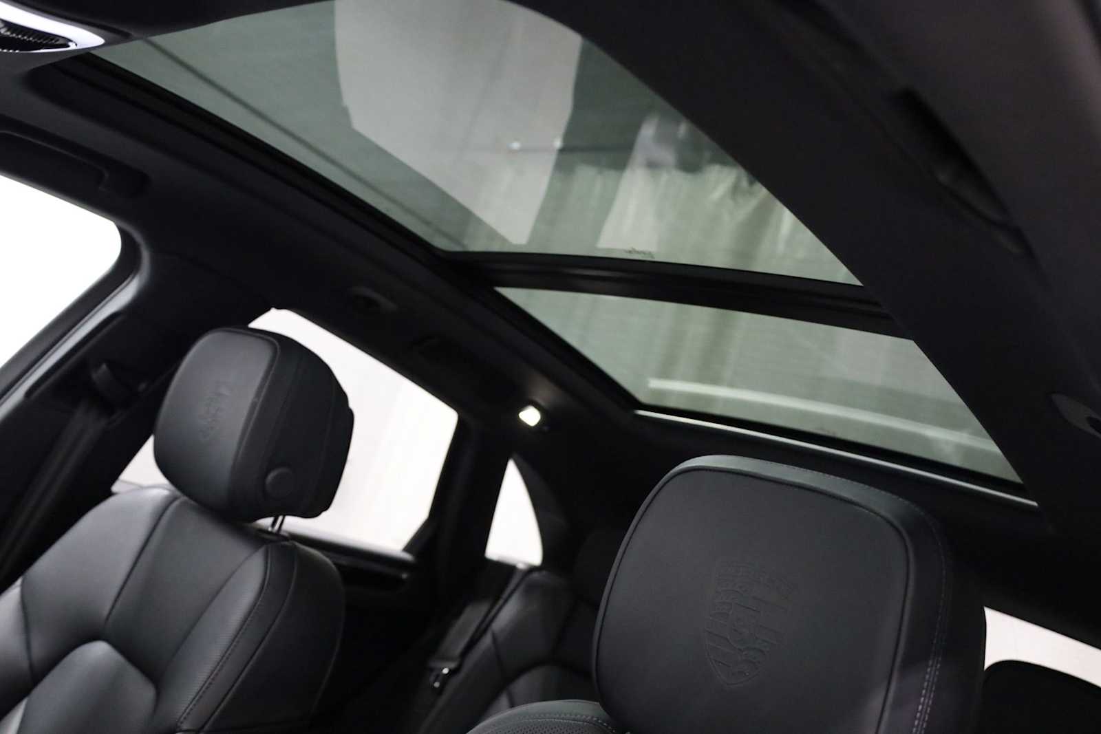 Thumbnail: 2025 Porsche Macan - 20