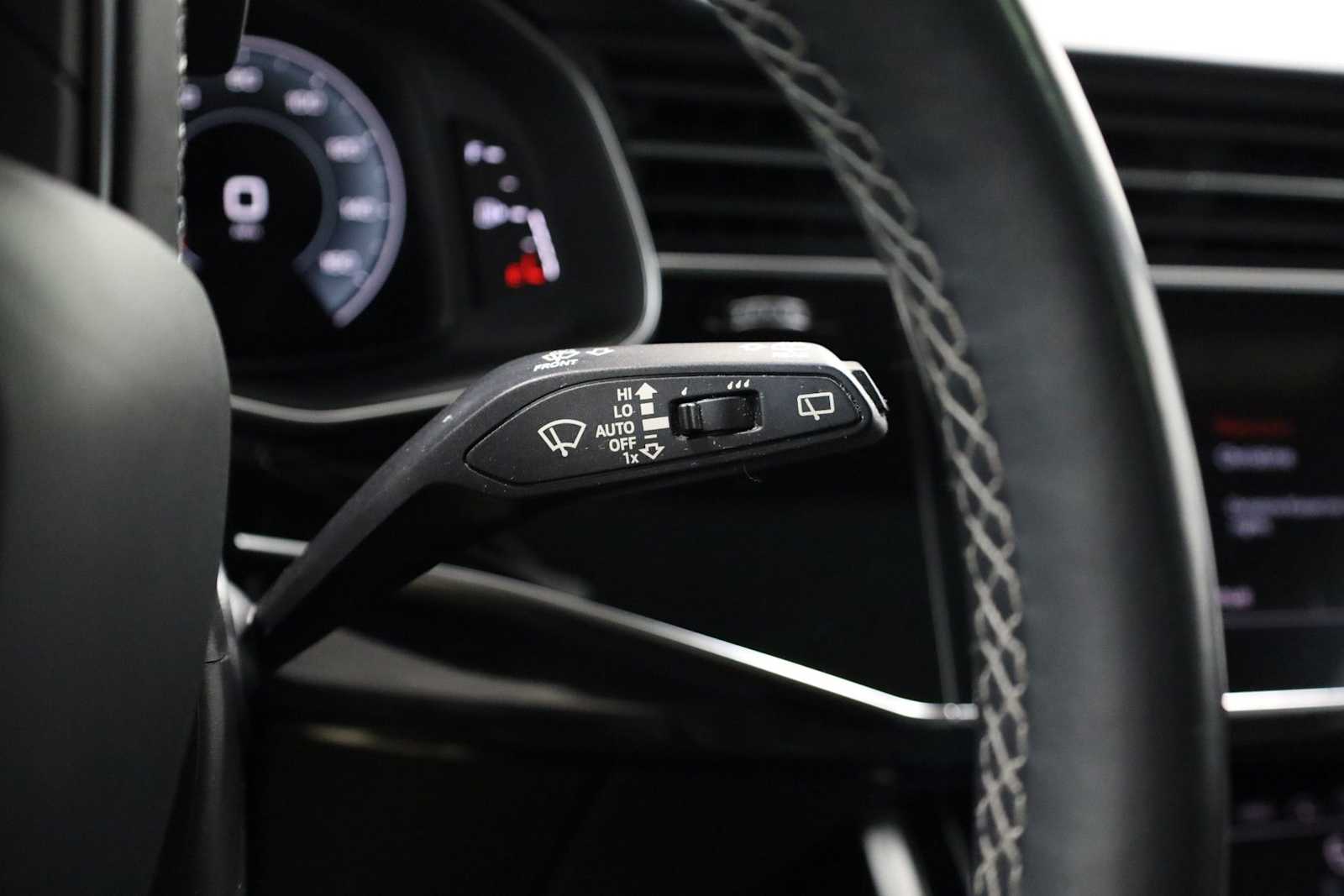 Thumbnail: 2021 Audi Q8 - 28